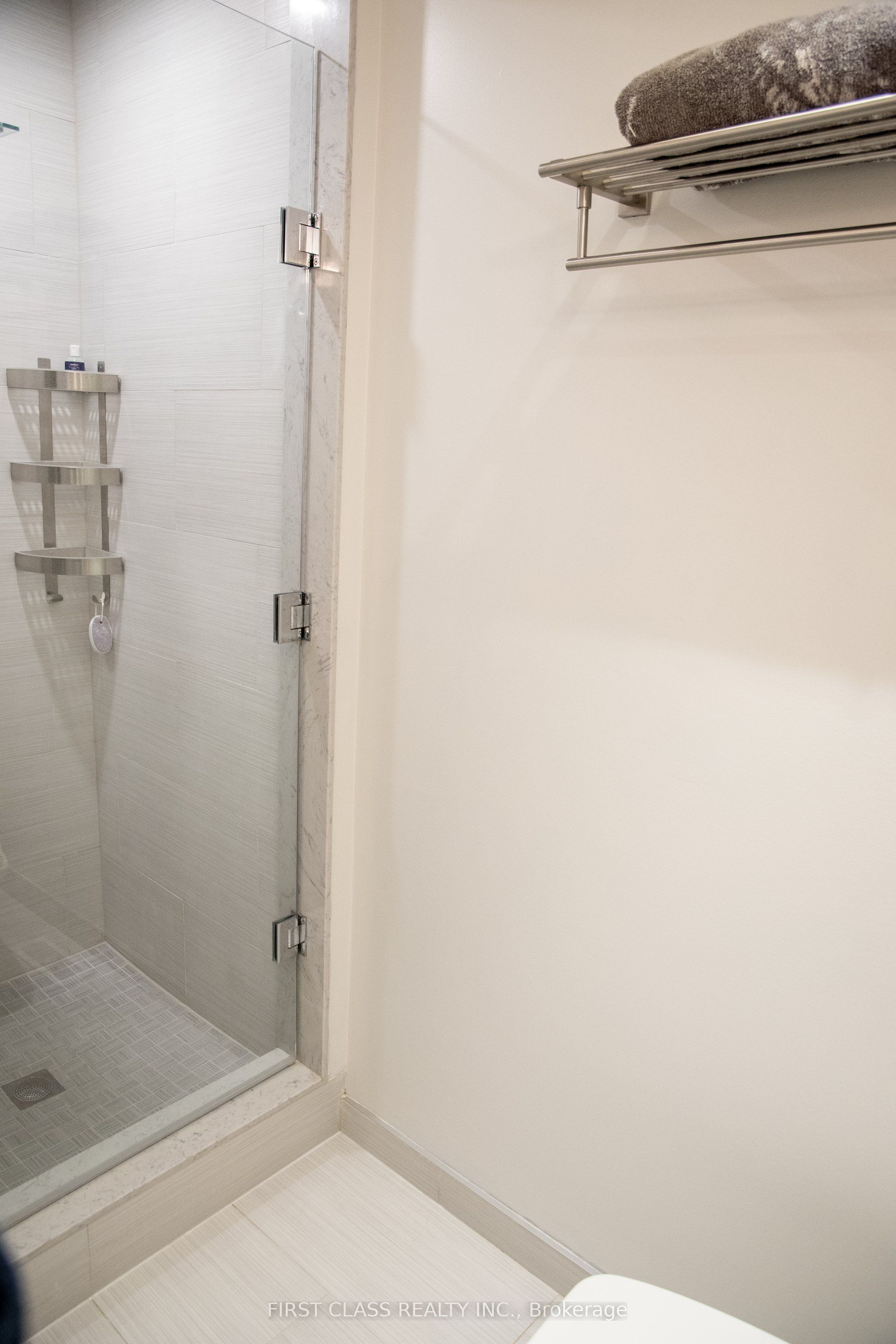 7224 Deanlee Court Property Photo 7