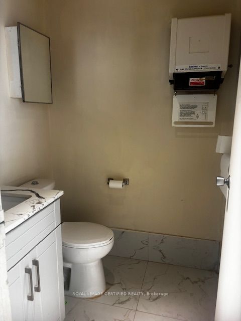 1099 Britannia Road E 15 Property Photo 8