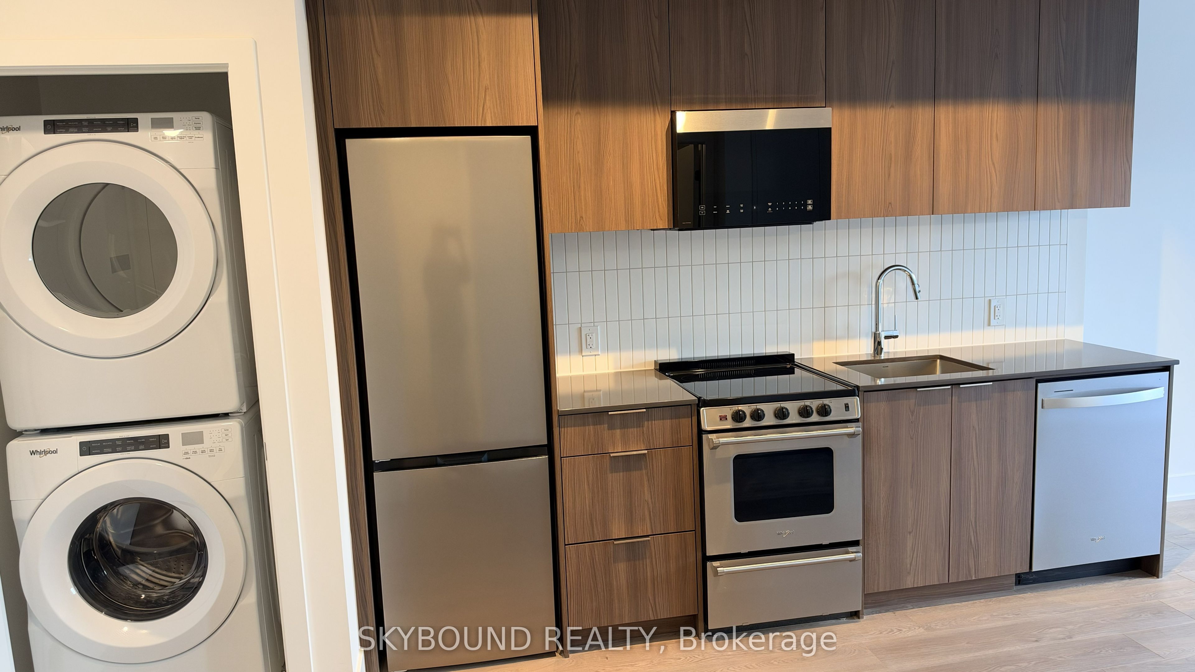 3008 William Cutmore Boulevard 710 Property Photo 9