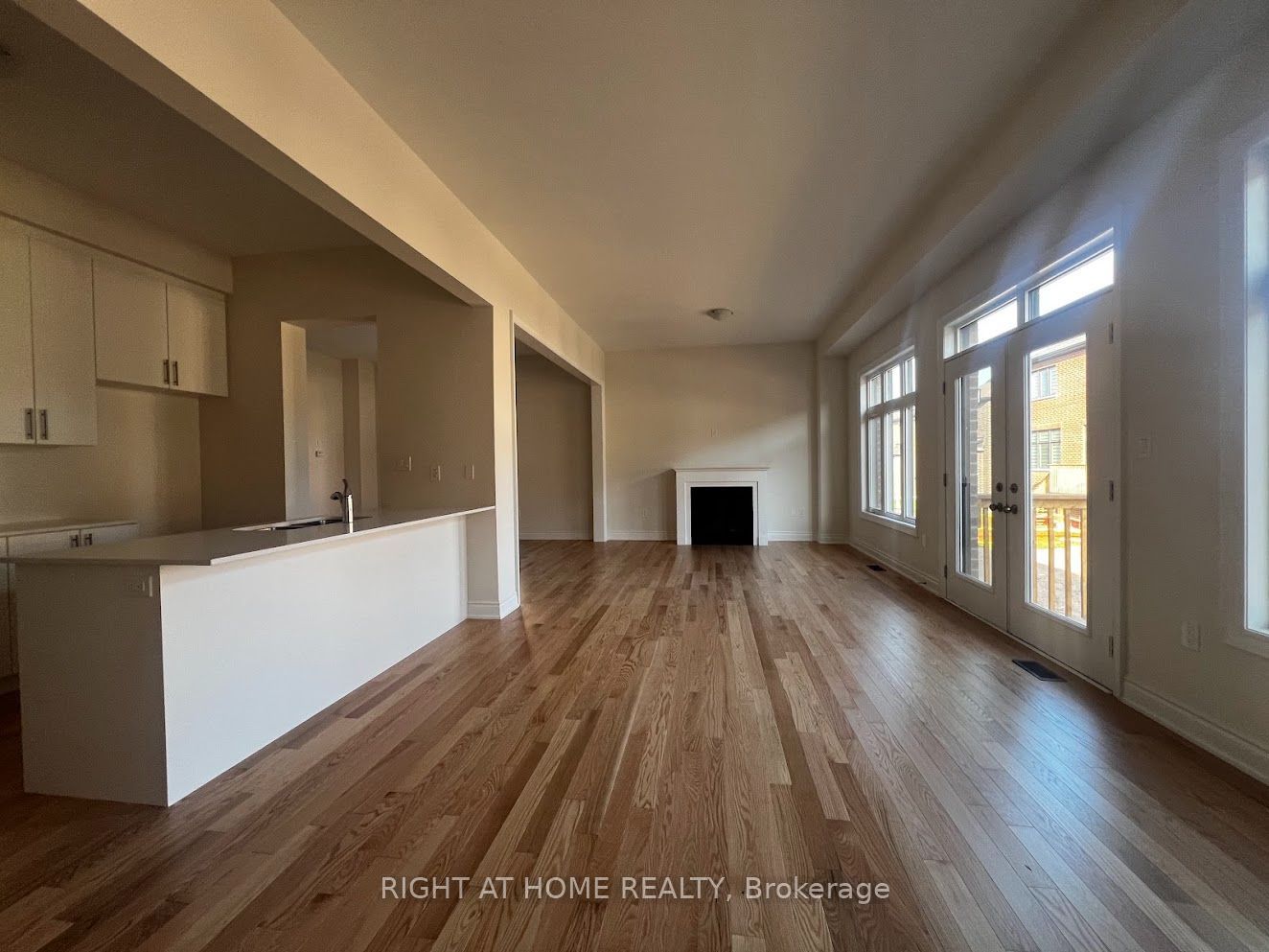1368 Peony Path E Property Photo 6
