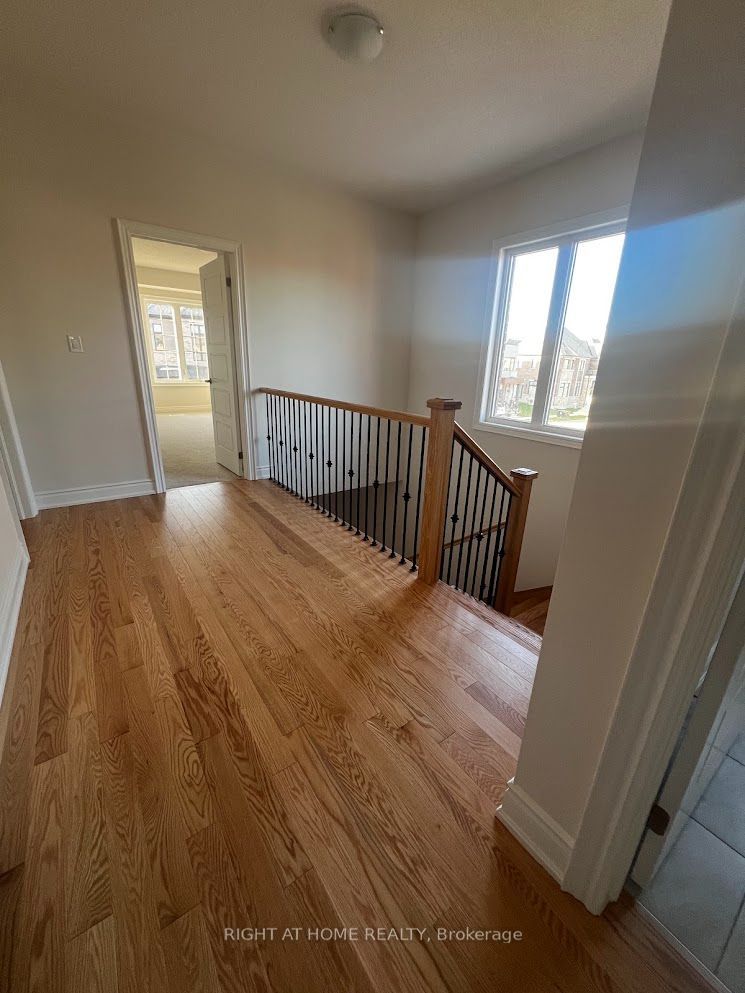 1368 Peony Path E Property Photo 8