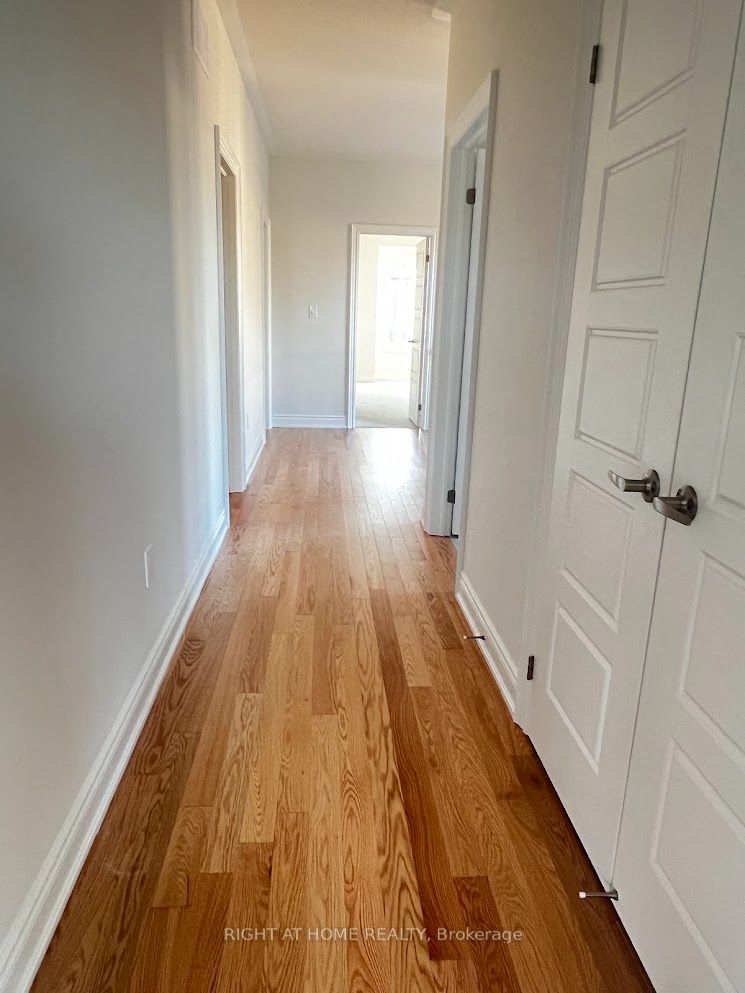 1368 Peony Path E Property Photo 9