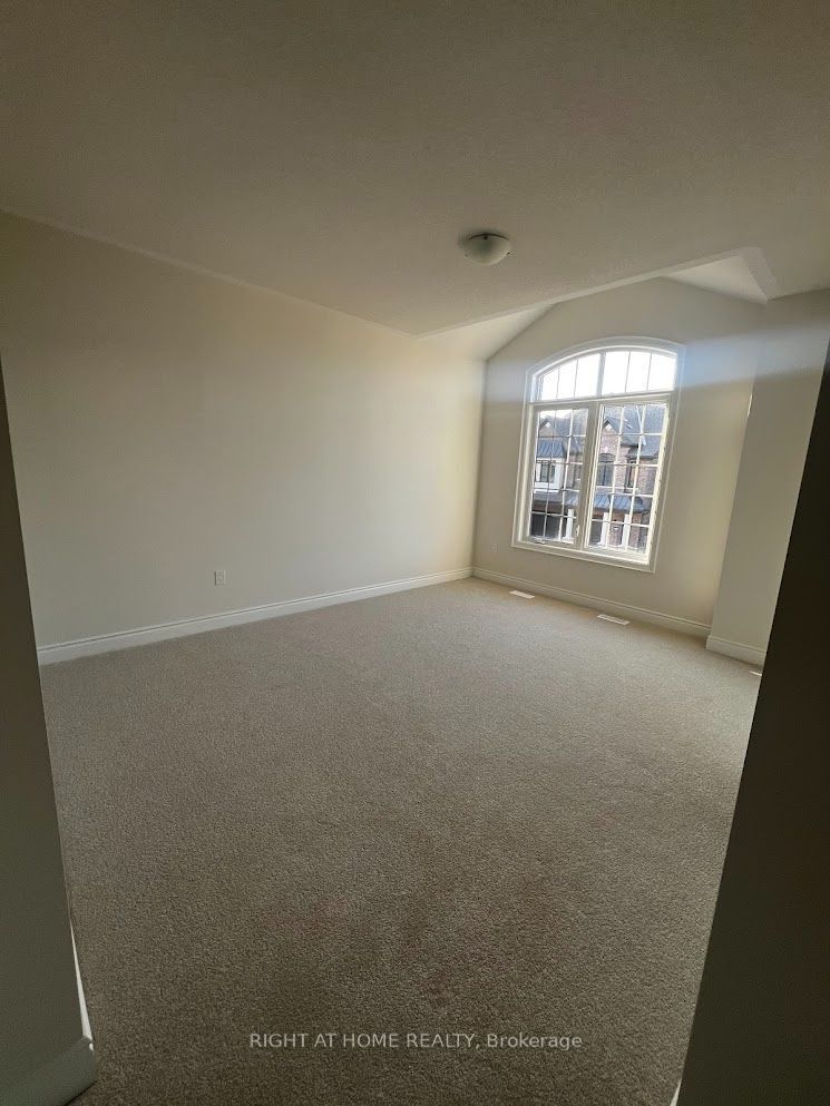 1368 Peony Path E Property Photo 12