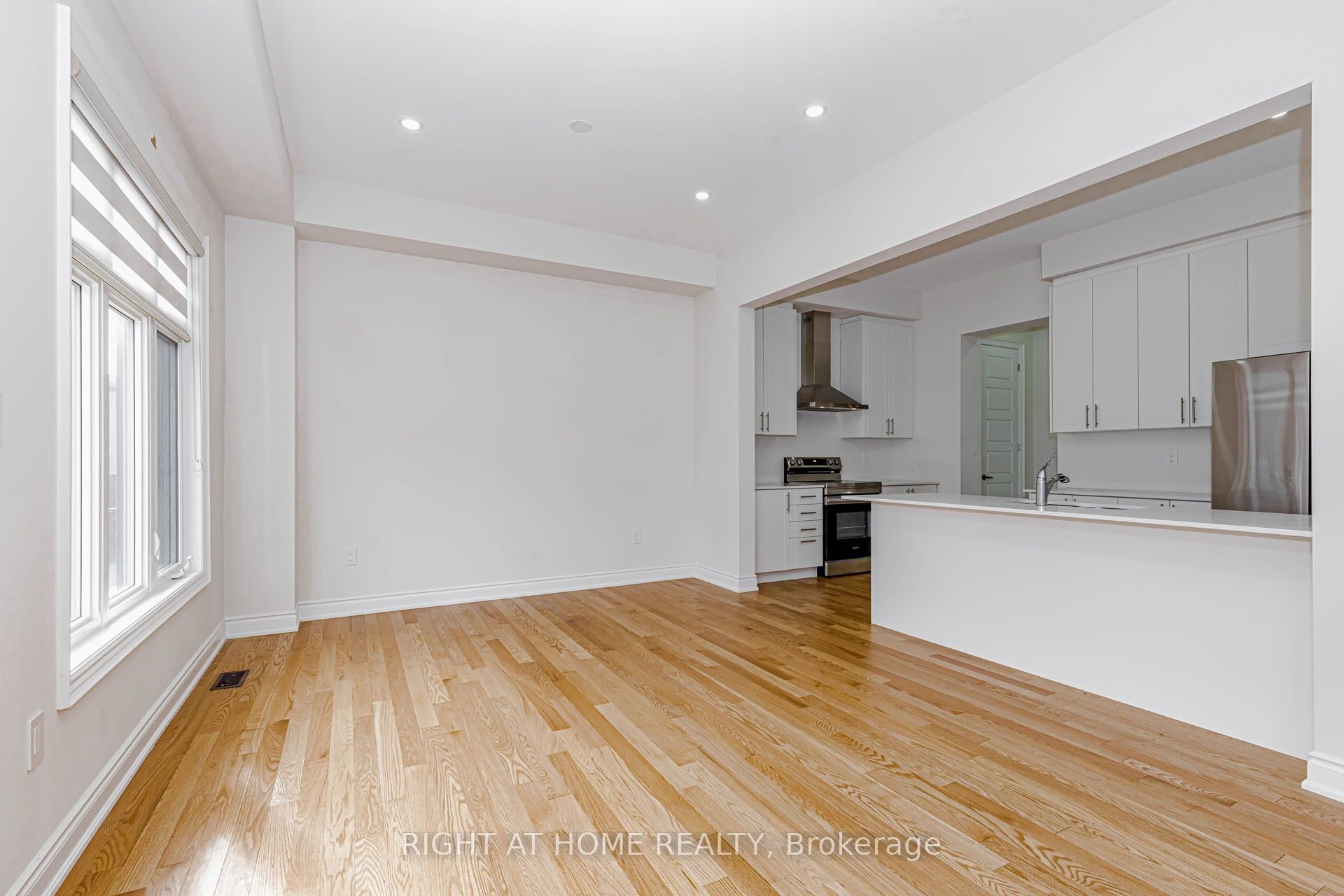 1368 Peony Path E Property Photo 13