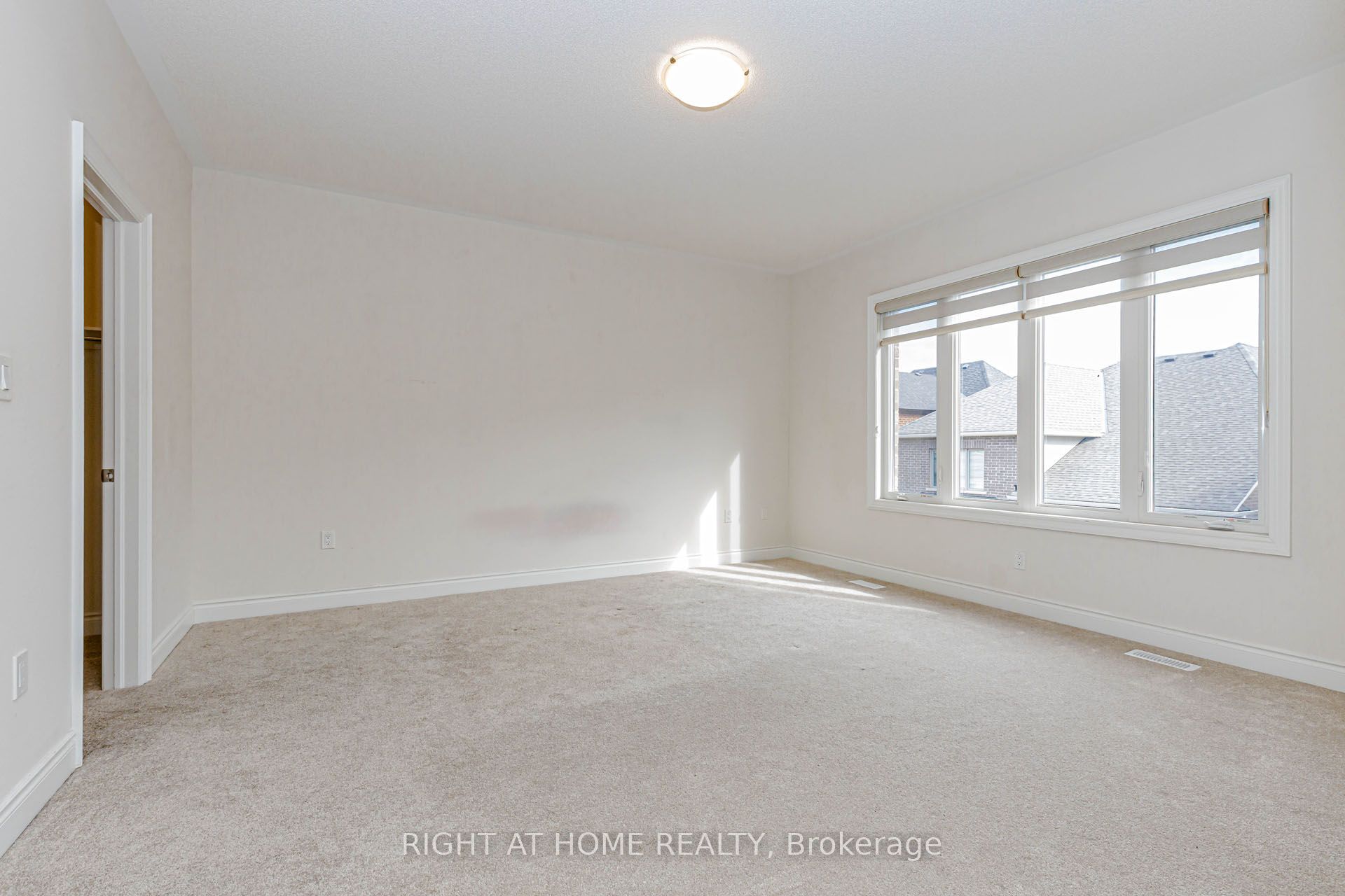 1368 Peony Path E Property Photo 22