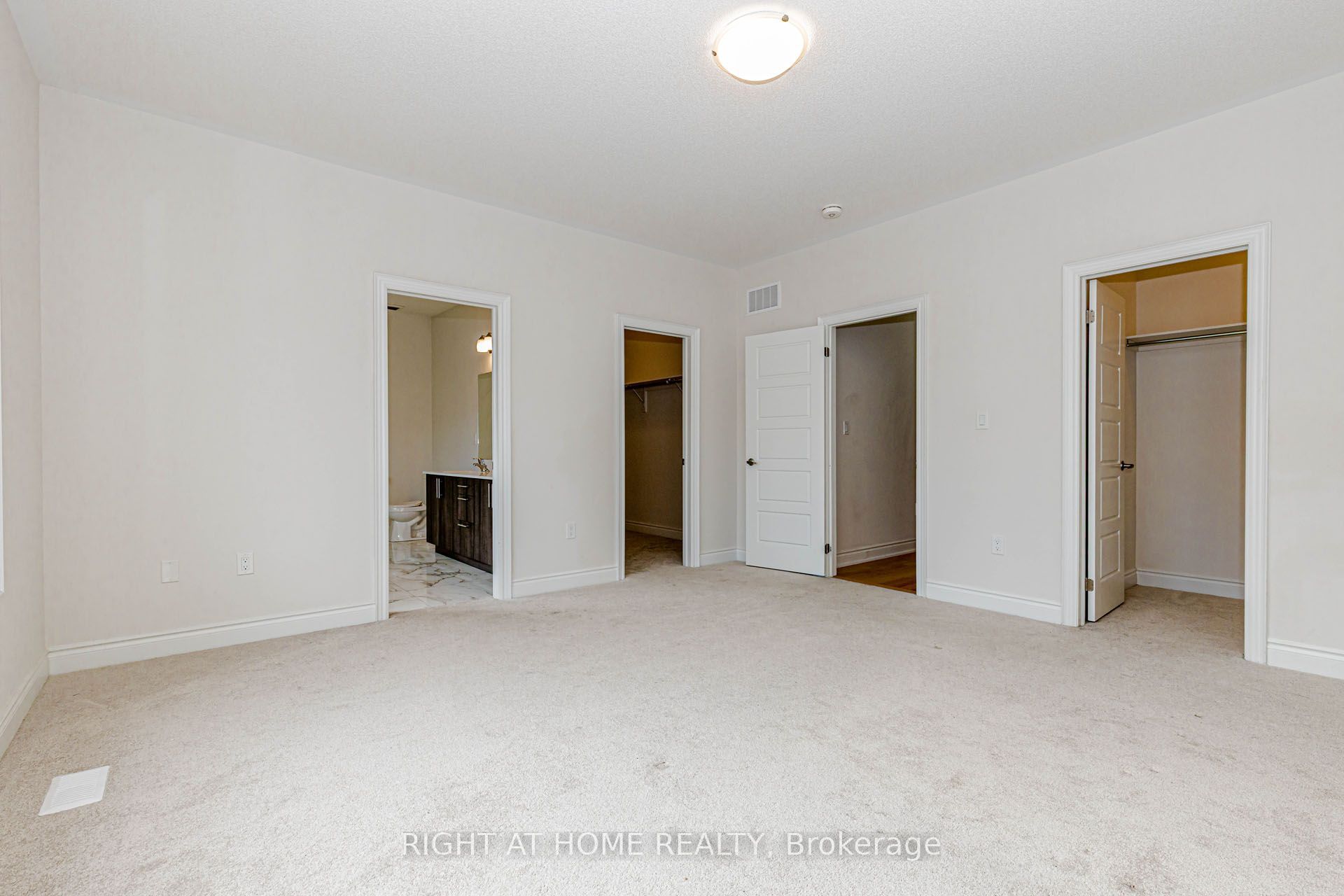 1368 Peony Path E Property Photo 23