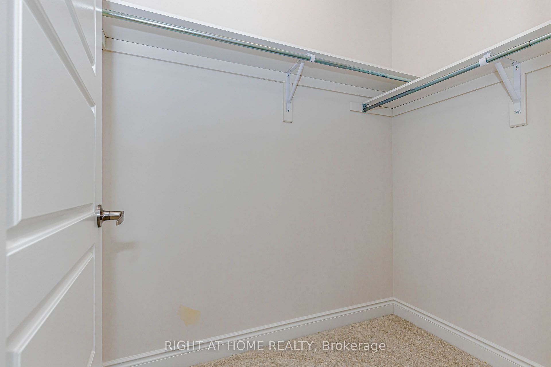 1368 Peony Path E Property Photo 29