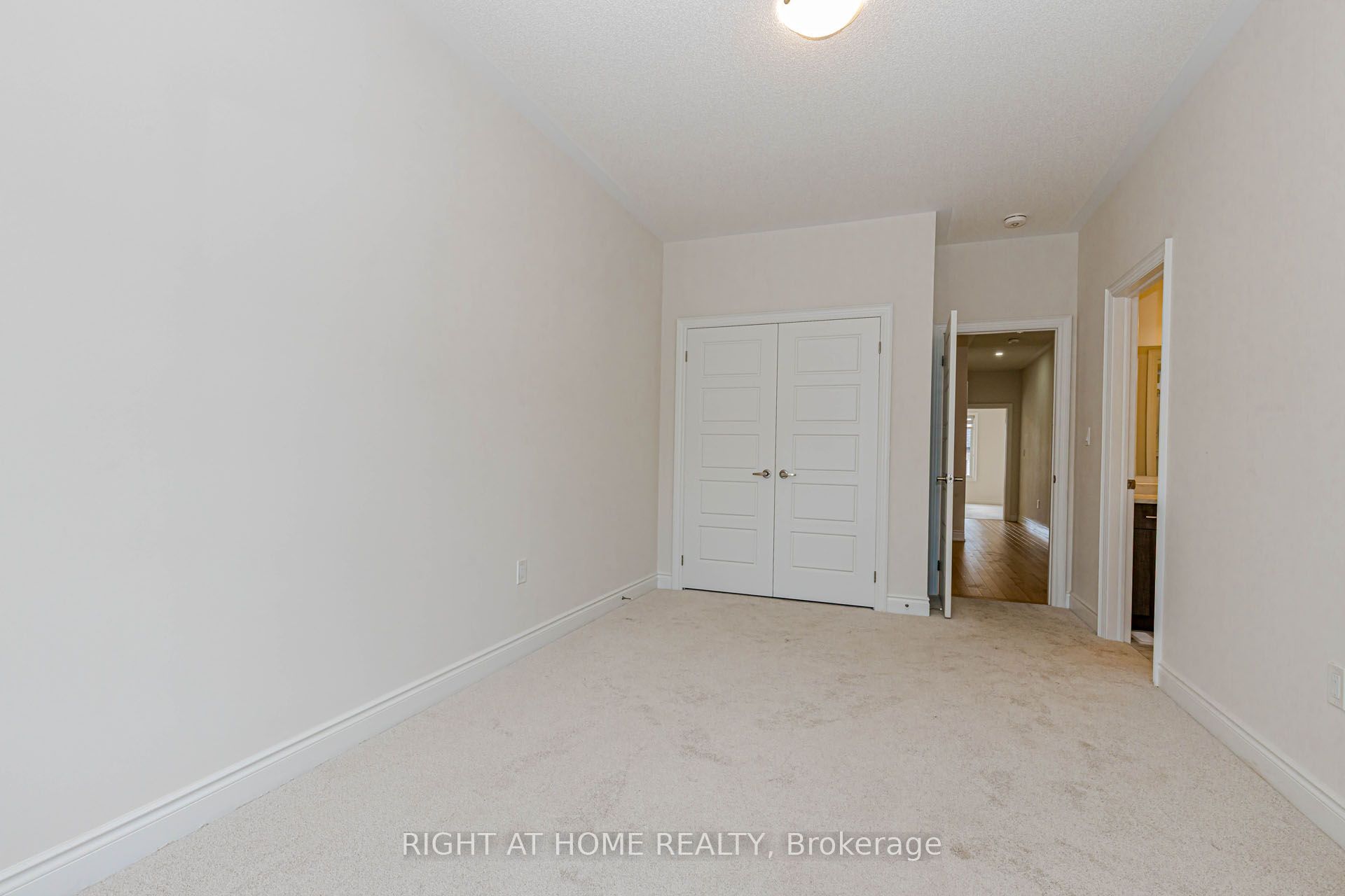 1368 Peony Path E Property Photo 32