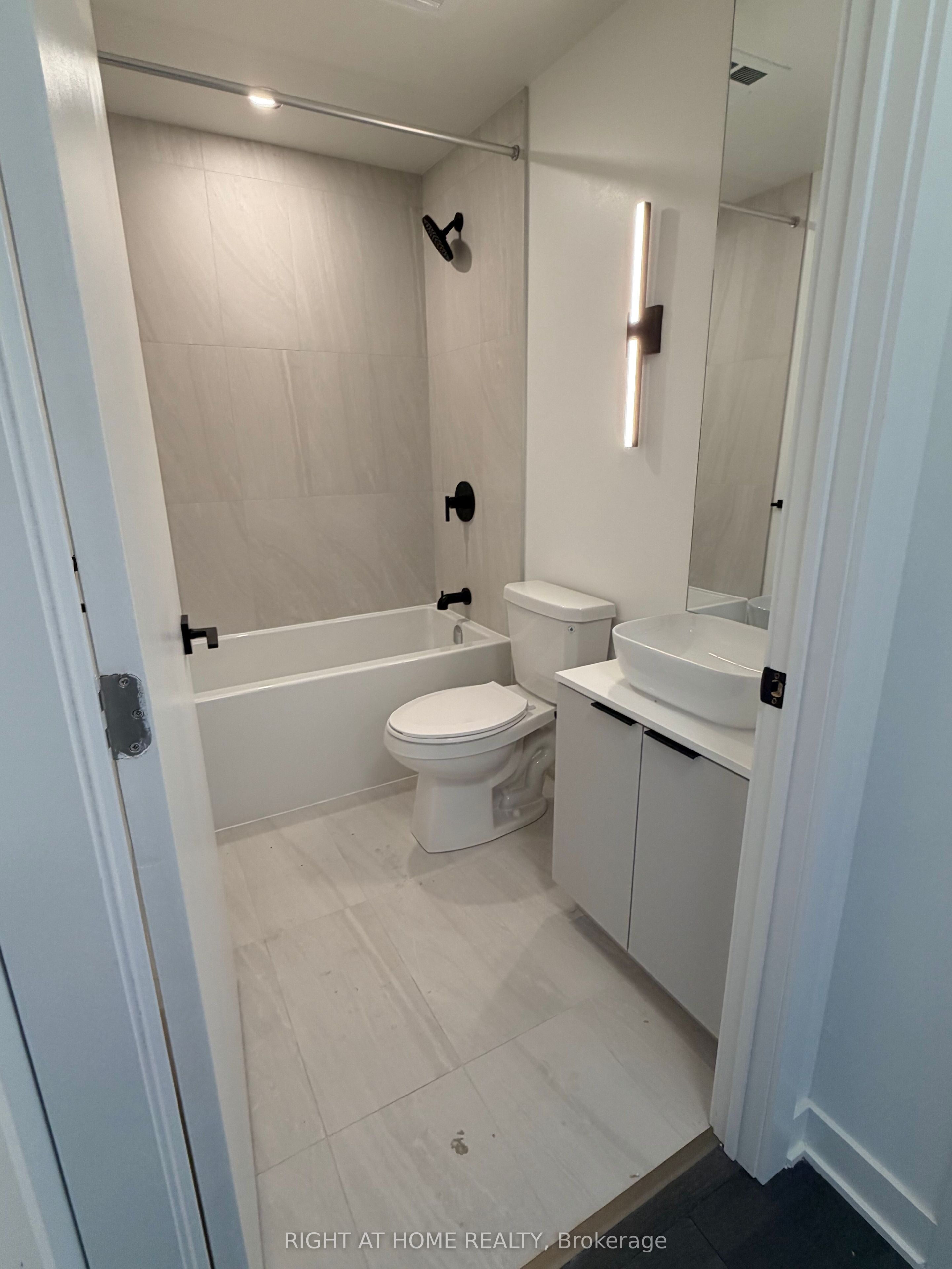 1185 Dupont Street 2611 Property Photo 11