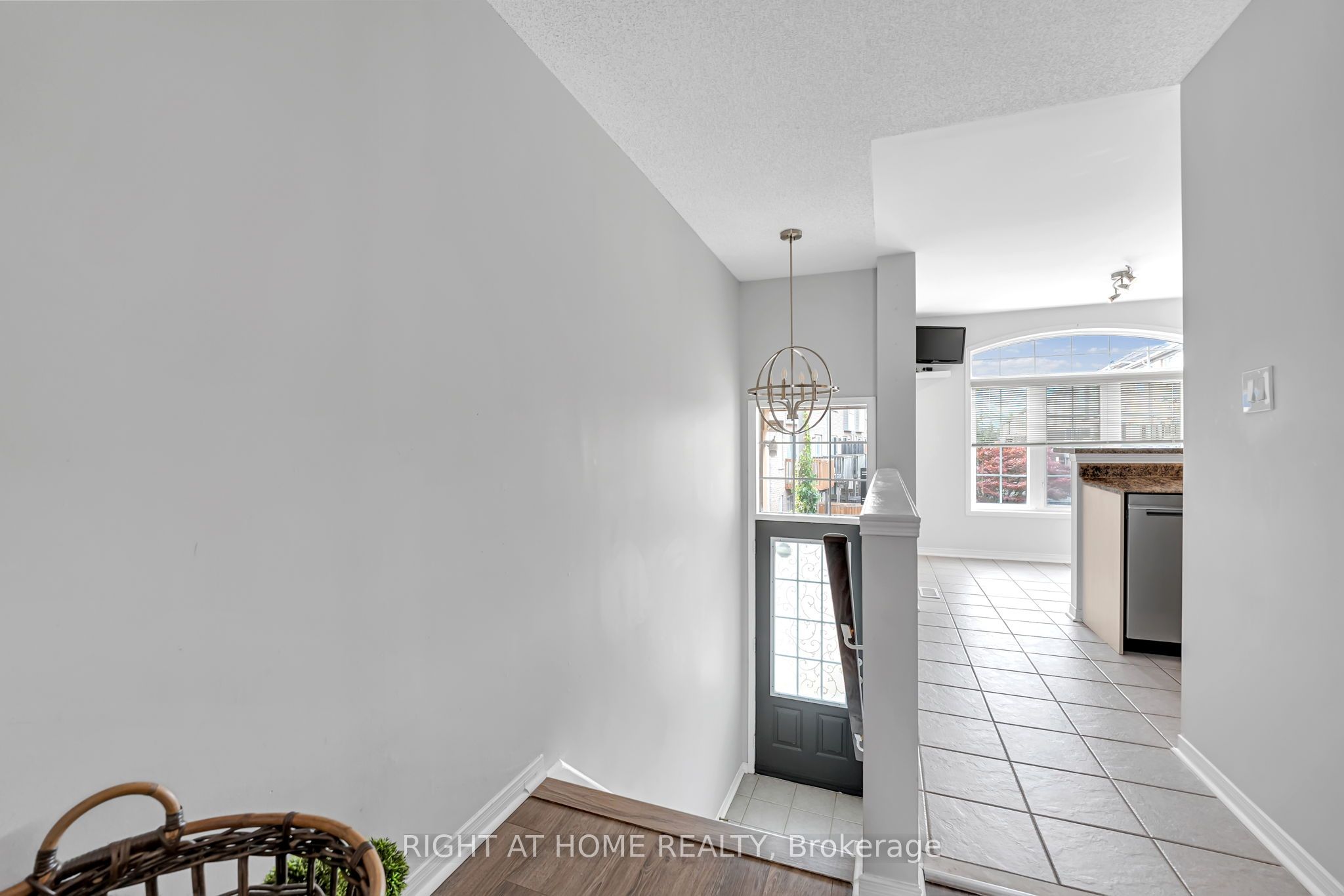 3370 Redpath Circle Property Photo 4