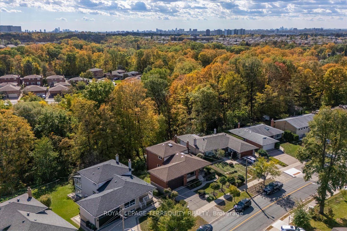 169 Grandravine Drive Property Photo 41