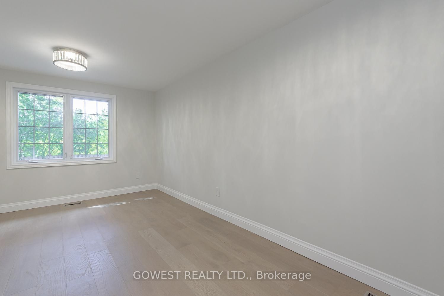 342 Bryant Crescent Property Photo 17