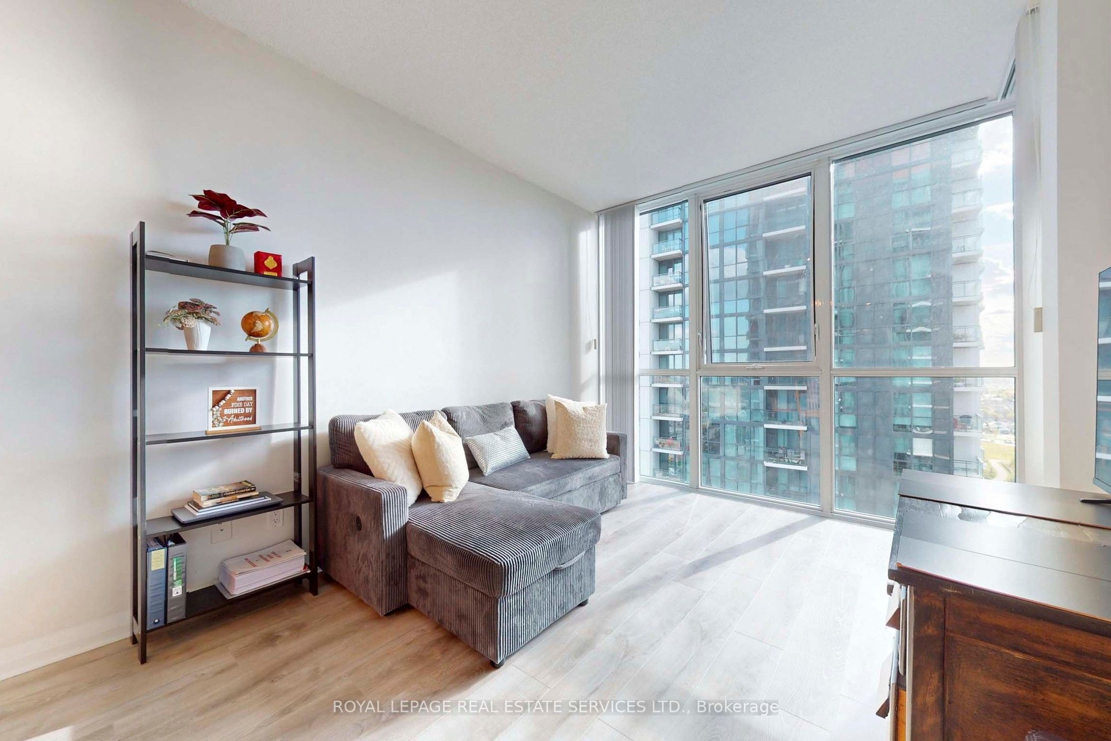 55 Eglinton Avenue W 1701 Property Photo 8