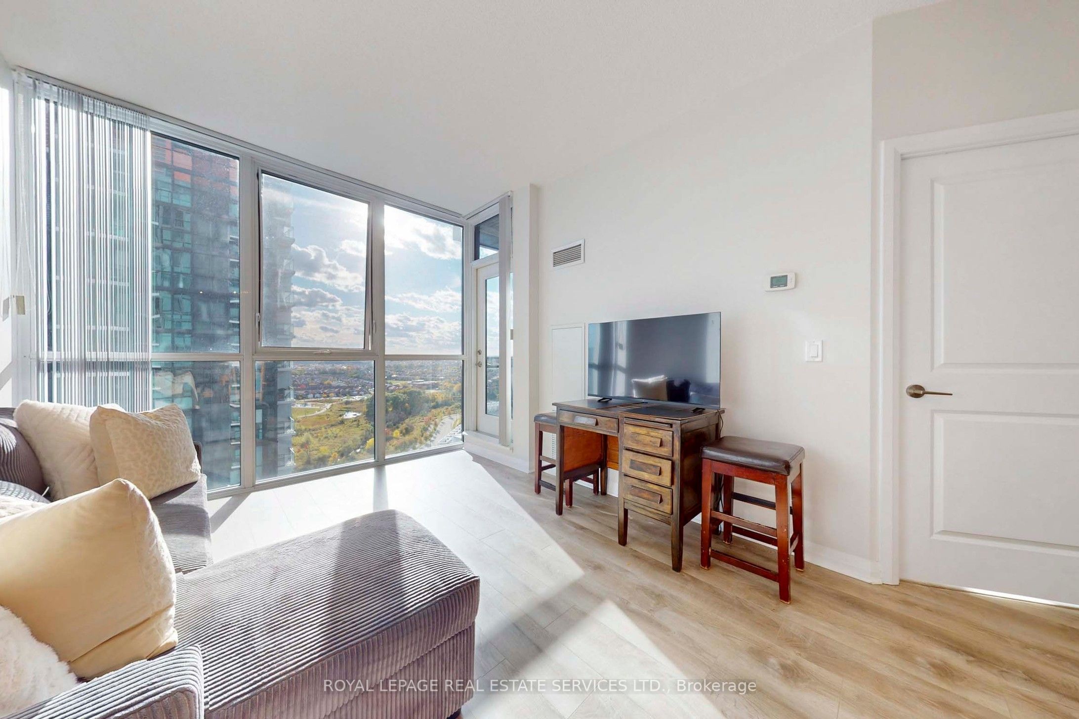 55 Eglinton Avenue W 1701 Property Photo 11