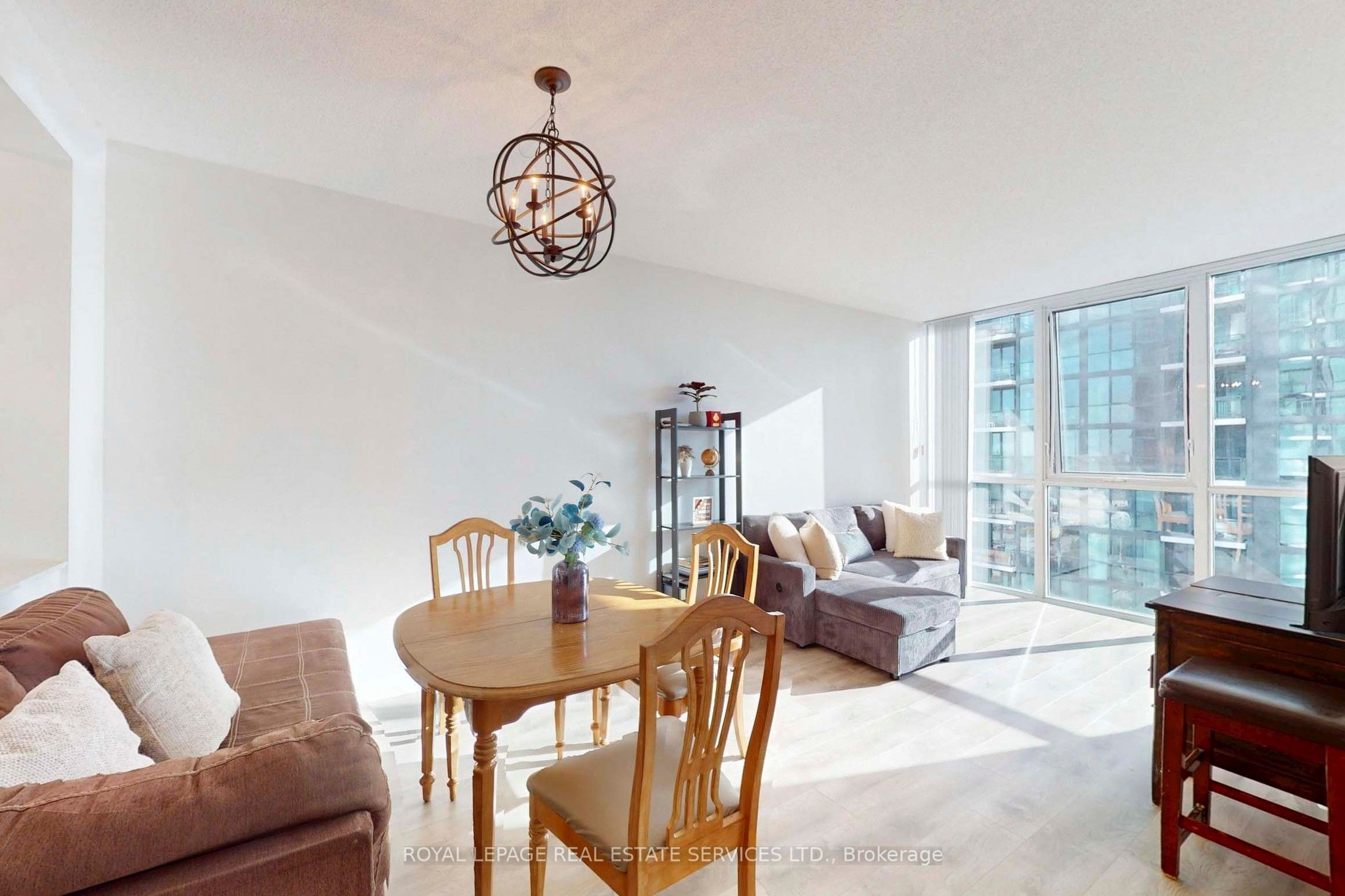 55 Eglinton Avenue W 1701 Property Photo 13