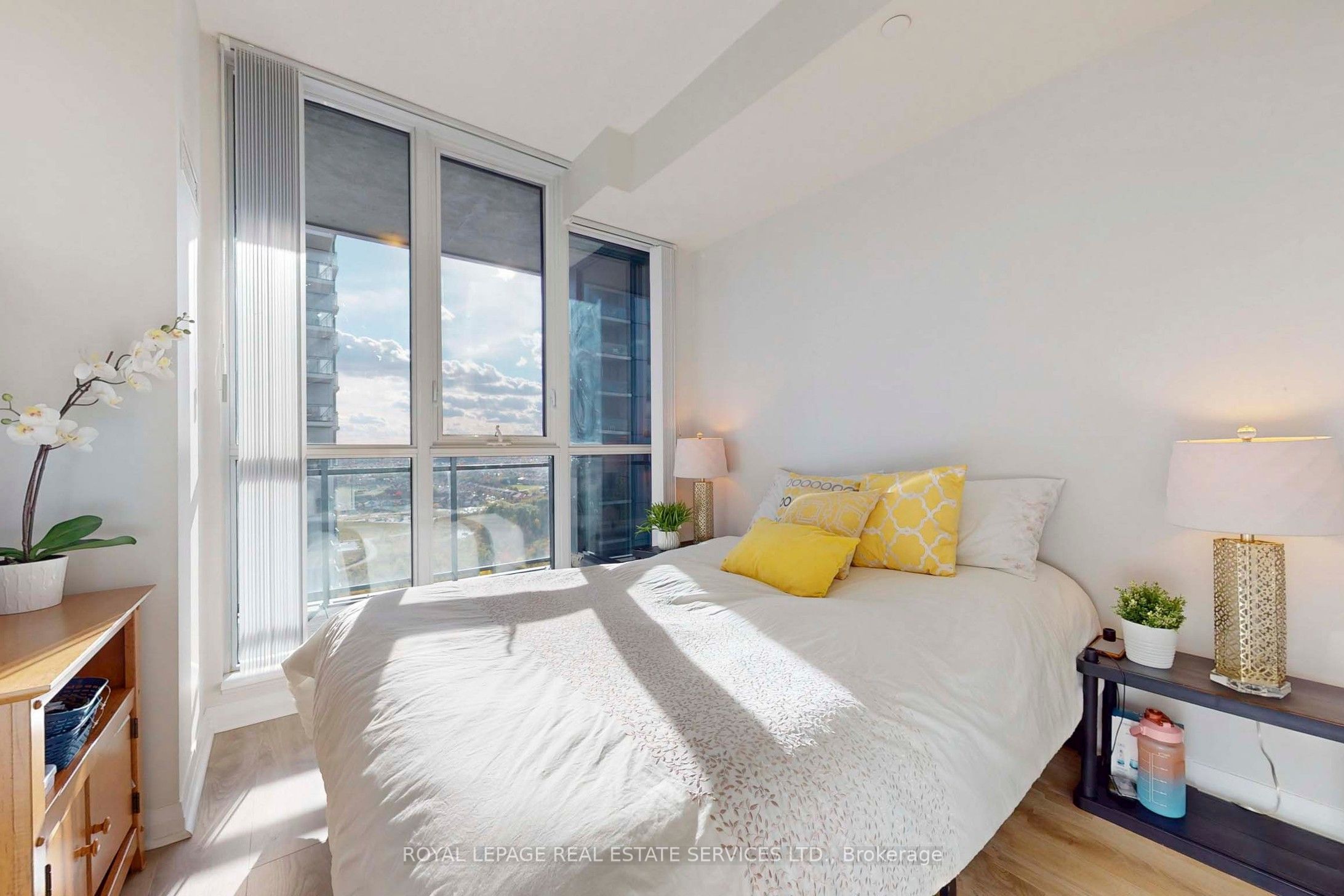 55 Eglinton Avenue W 1701 Property Photo 20