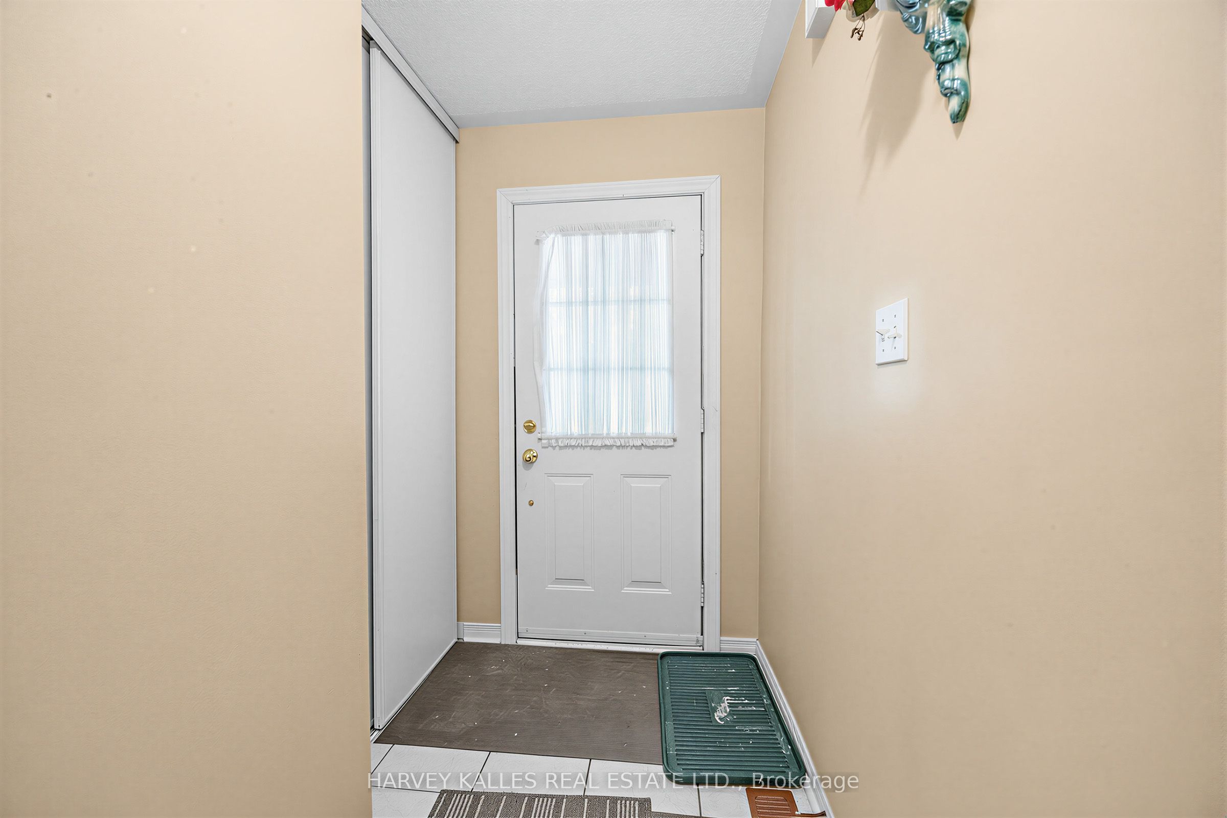 39 Ridgefield Court Property Photo 4