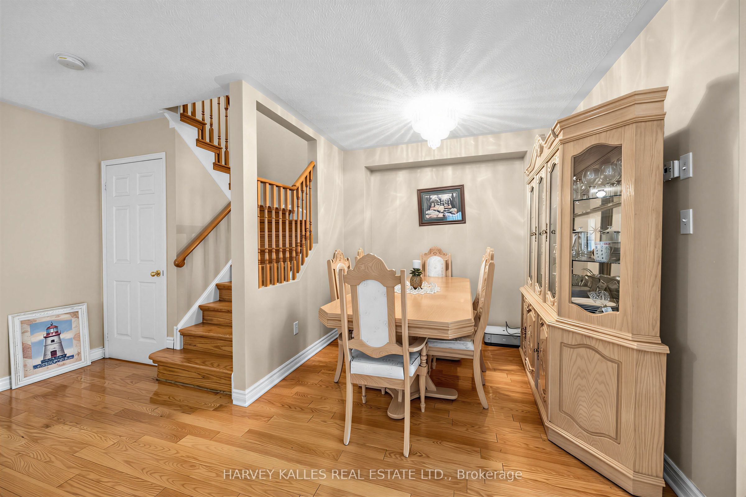 39 Ridgefield Court Property Photo 8