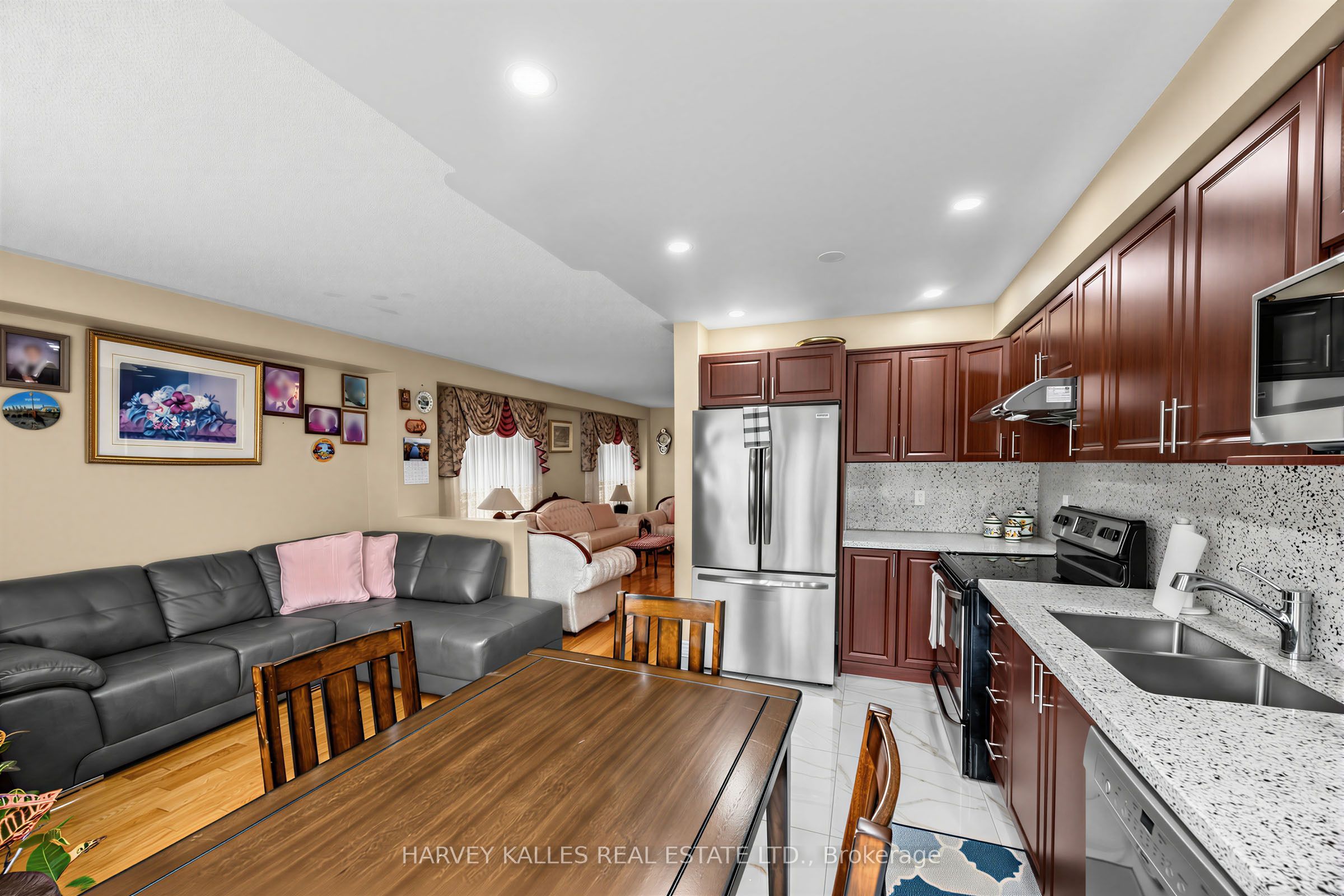 39 Ridgefield Court Property Photo 12
