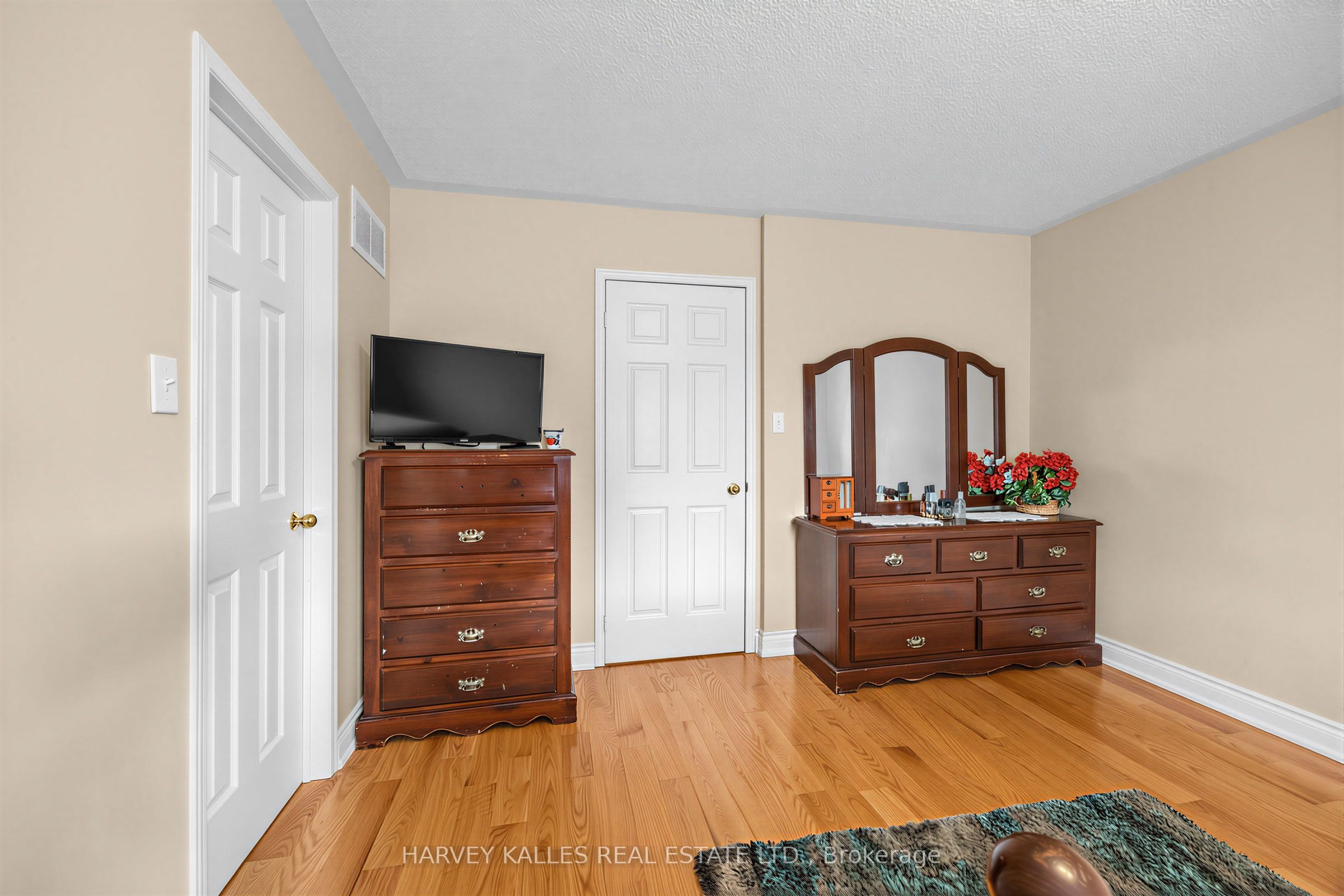 39 Ridgefield Court Property Photo 16