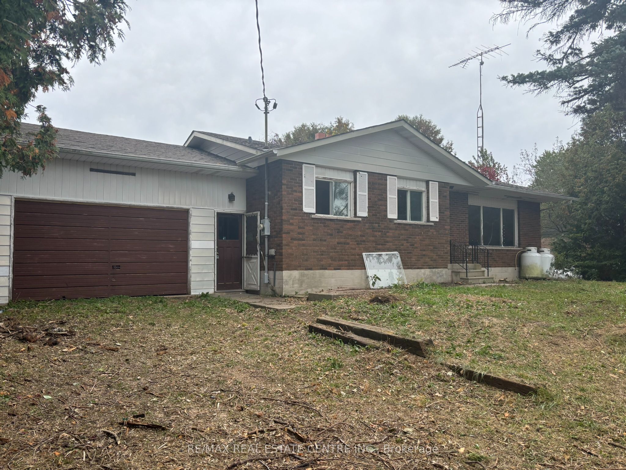 14273 4th Line Property Photo 1