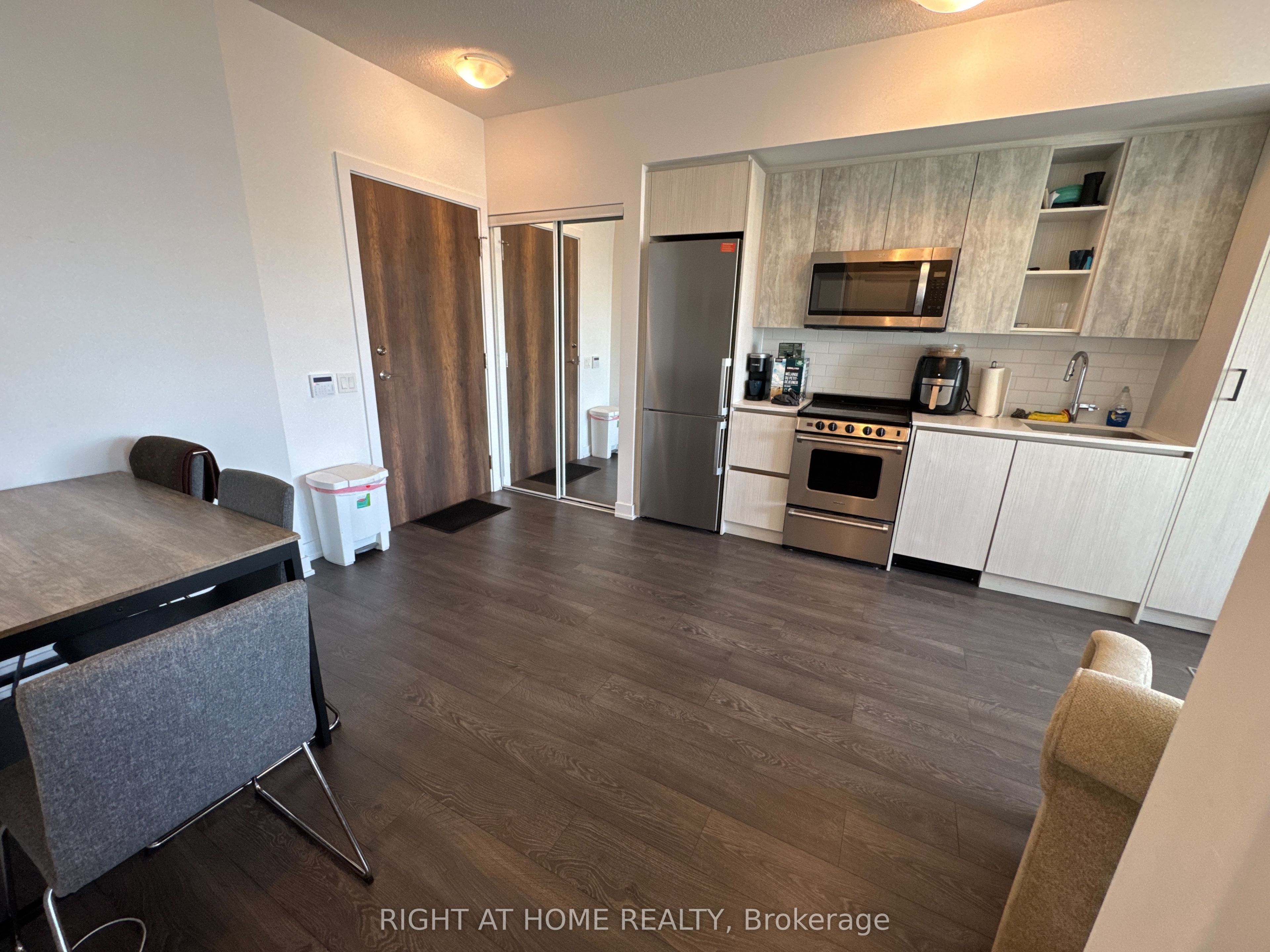 251 Manitoba Street 1411 Property Photo 4