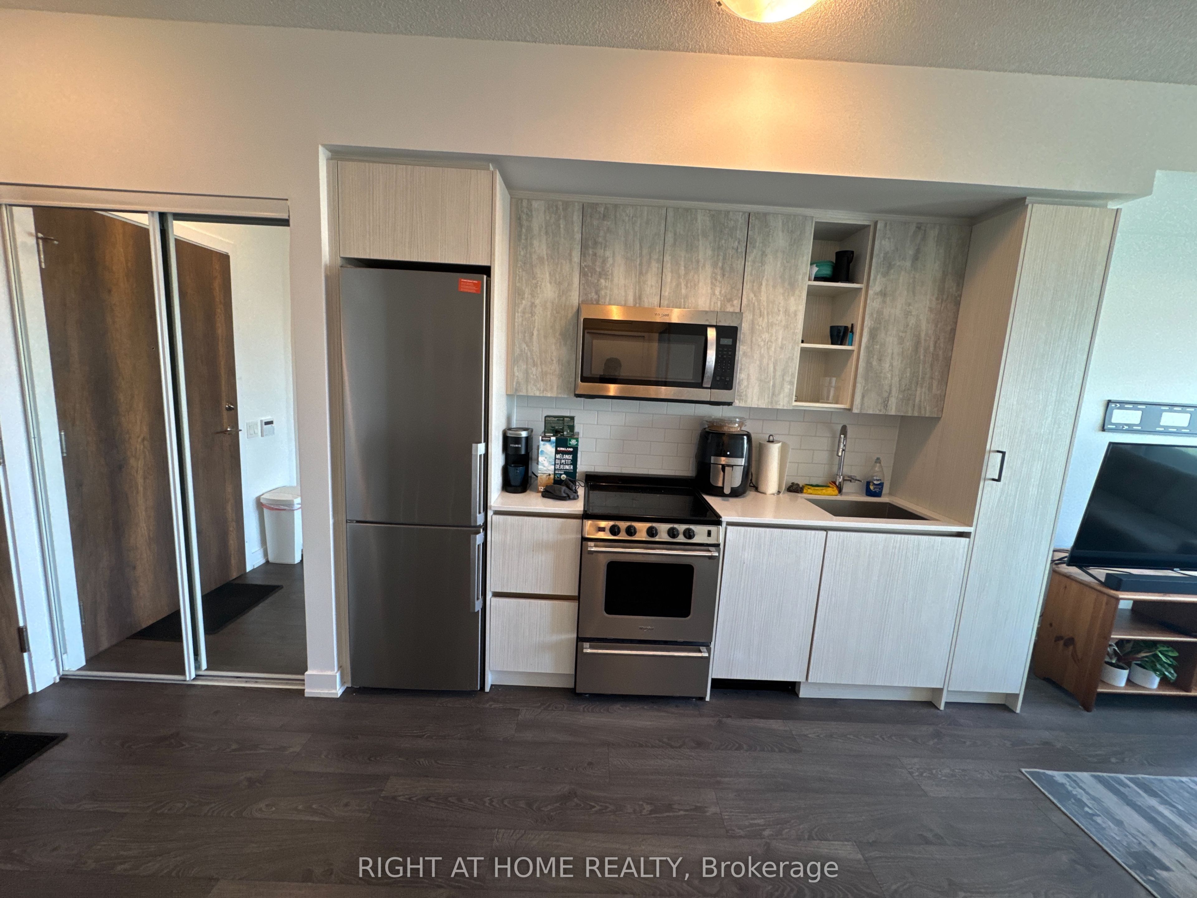 251 Manitoba Street 1411 Property Photo 8