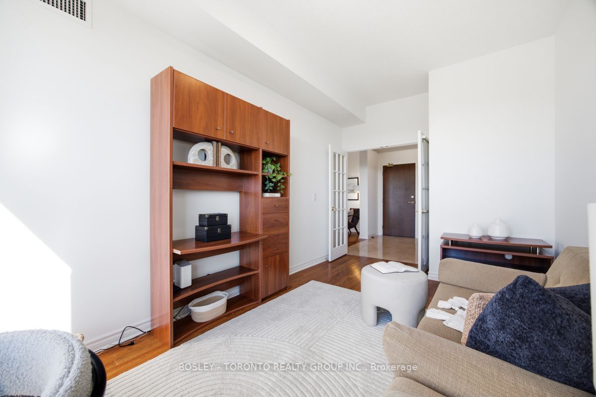 2662 Bloor Street W 1001 Property Photo 16