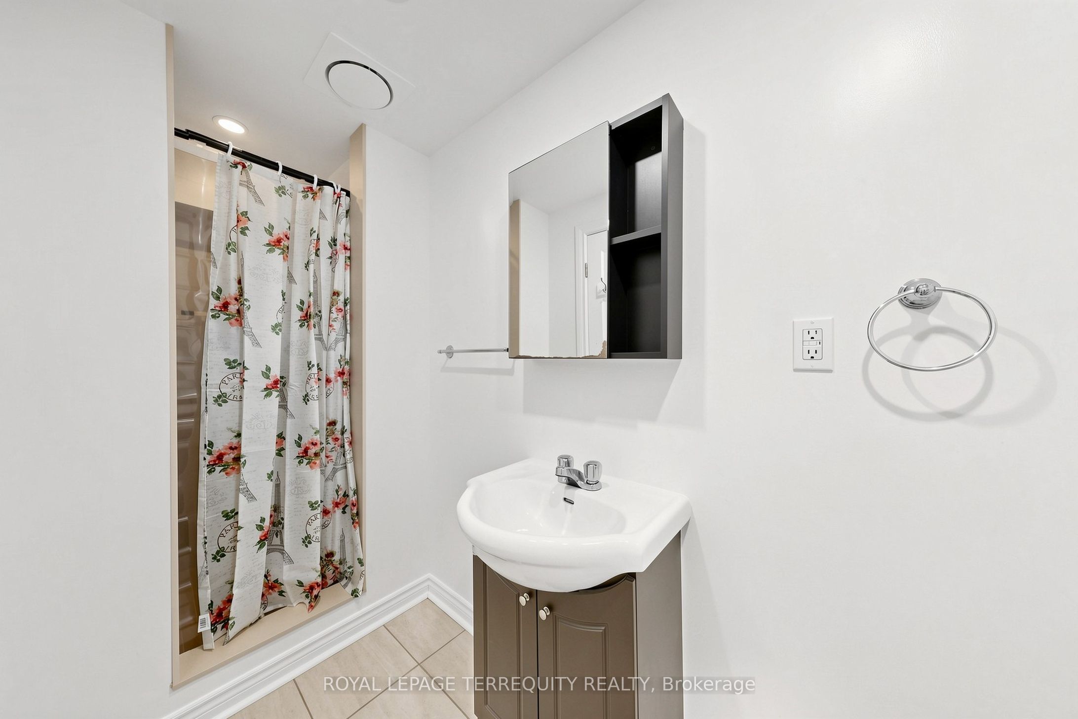 90 Brisdale Drive Basement Property Photo 14