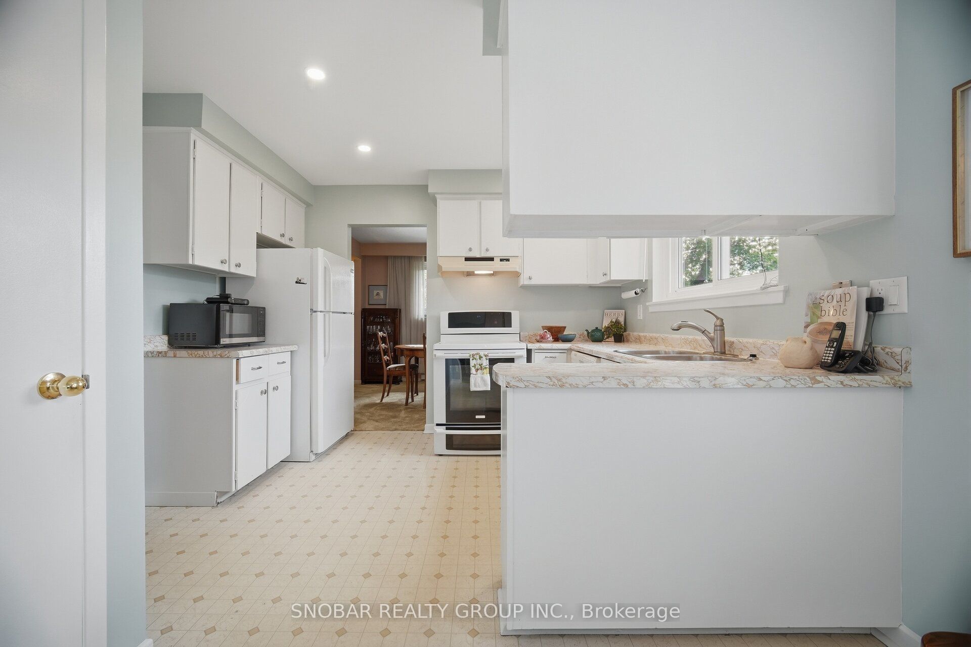 3206 Valmarie Avenue Property Photo 8