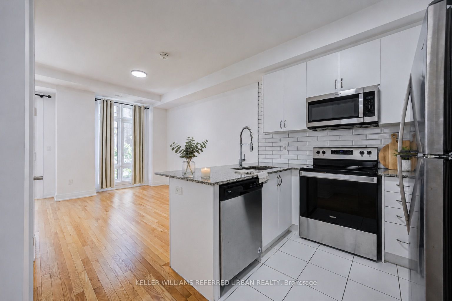 719 Lawrence Avenue W 52 Property Photo 6