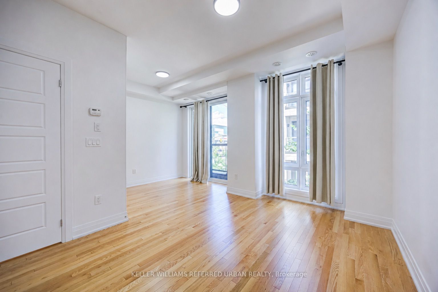 719 Lawrence Avenue W 52 Property Photo 8