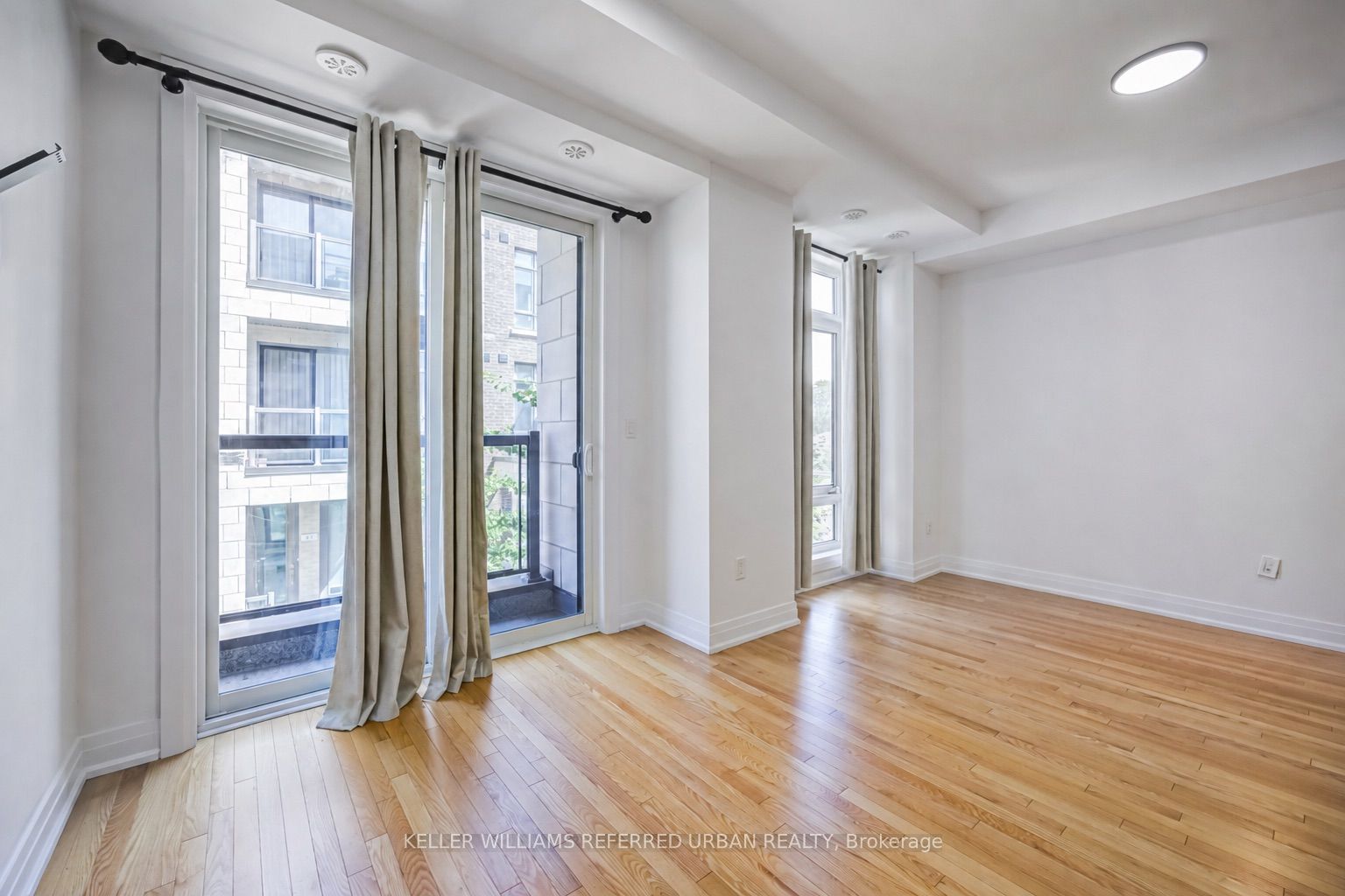 719 Lawrence Avenue W 52 Property Photo 12