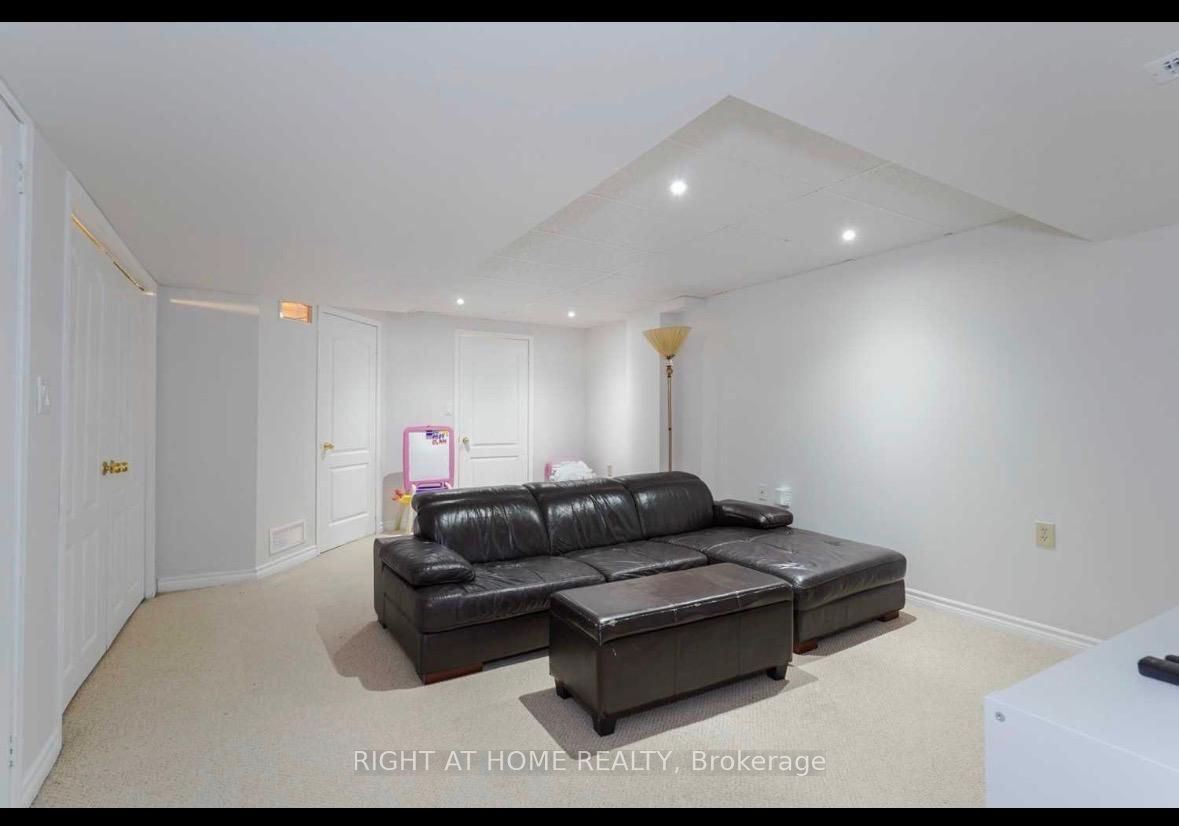 6399 Spinnaker Circle 121 Property Photo 11