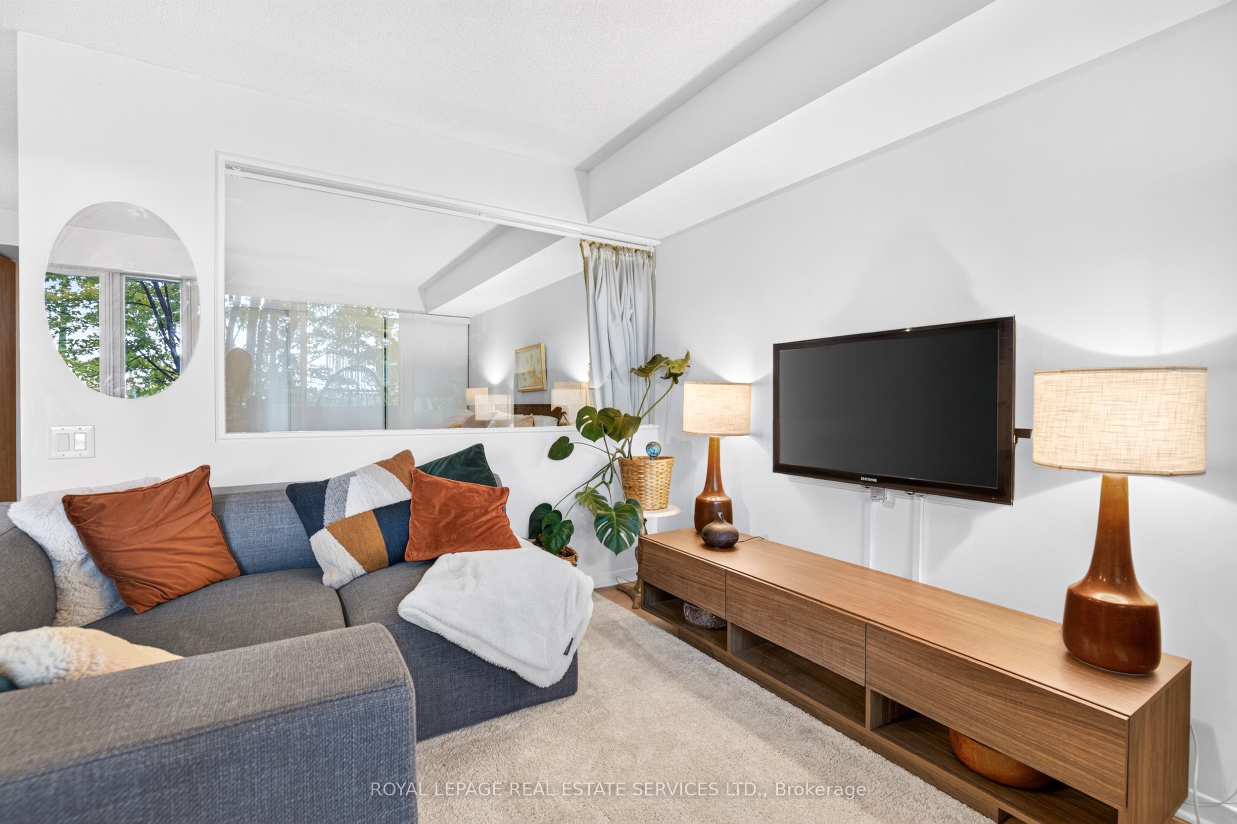 1040 The Queensway 215 Property Photo 13