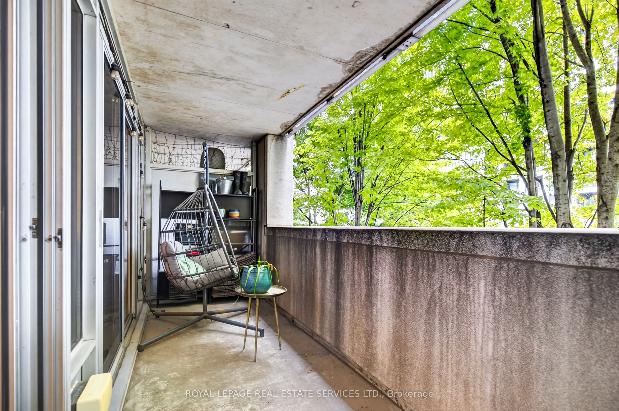 1040 The Queensway 215 Property Photo 19