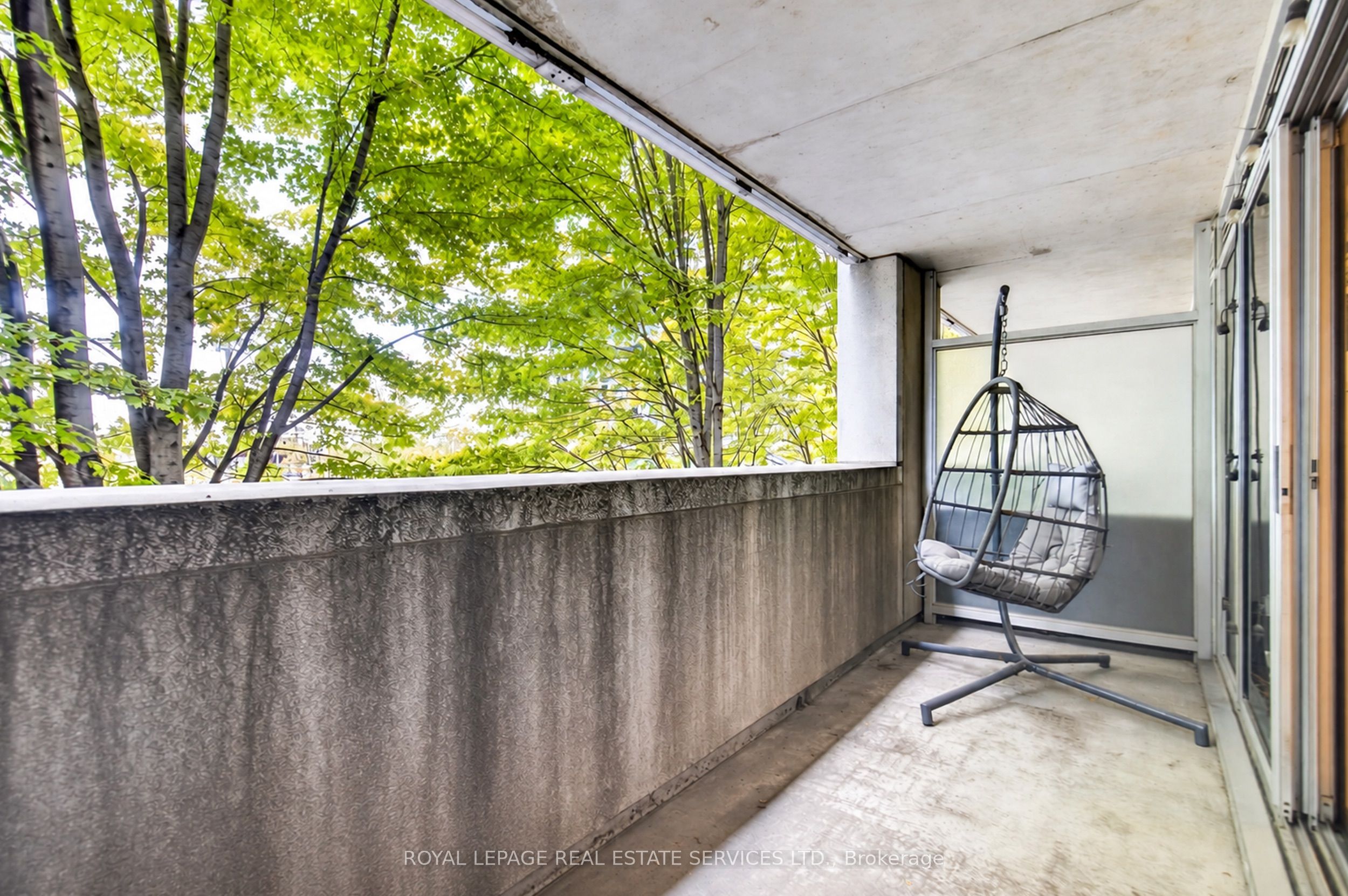 1040 The Queensway 215 Property Photo 20