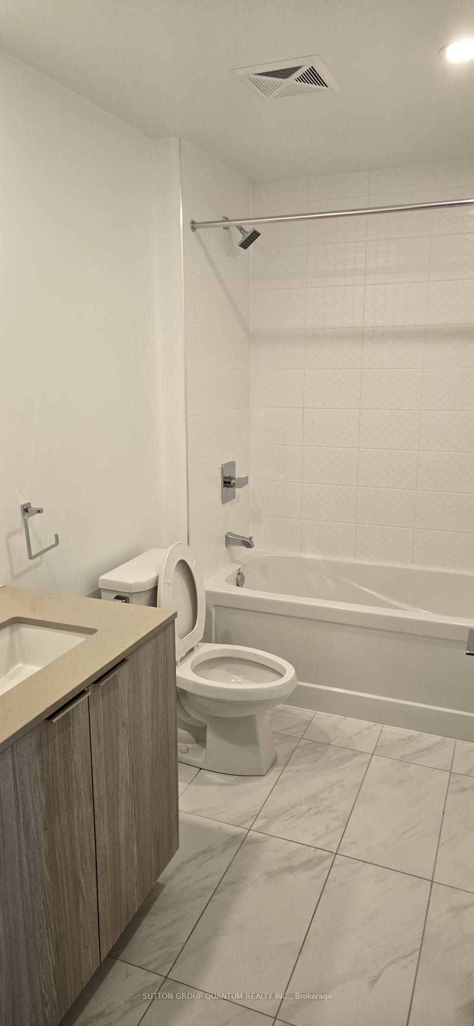 70 Annie Craig Drive 1706 Property Photo 9