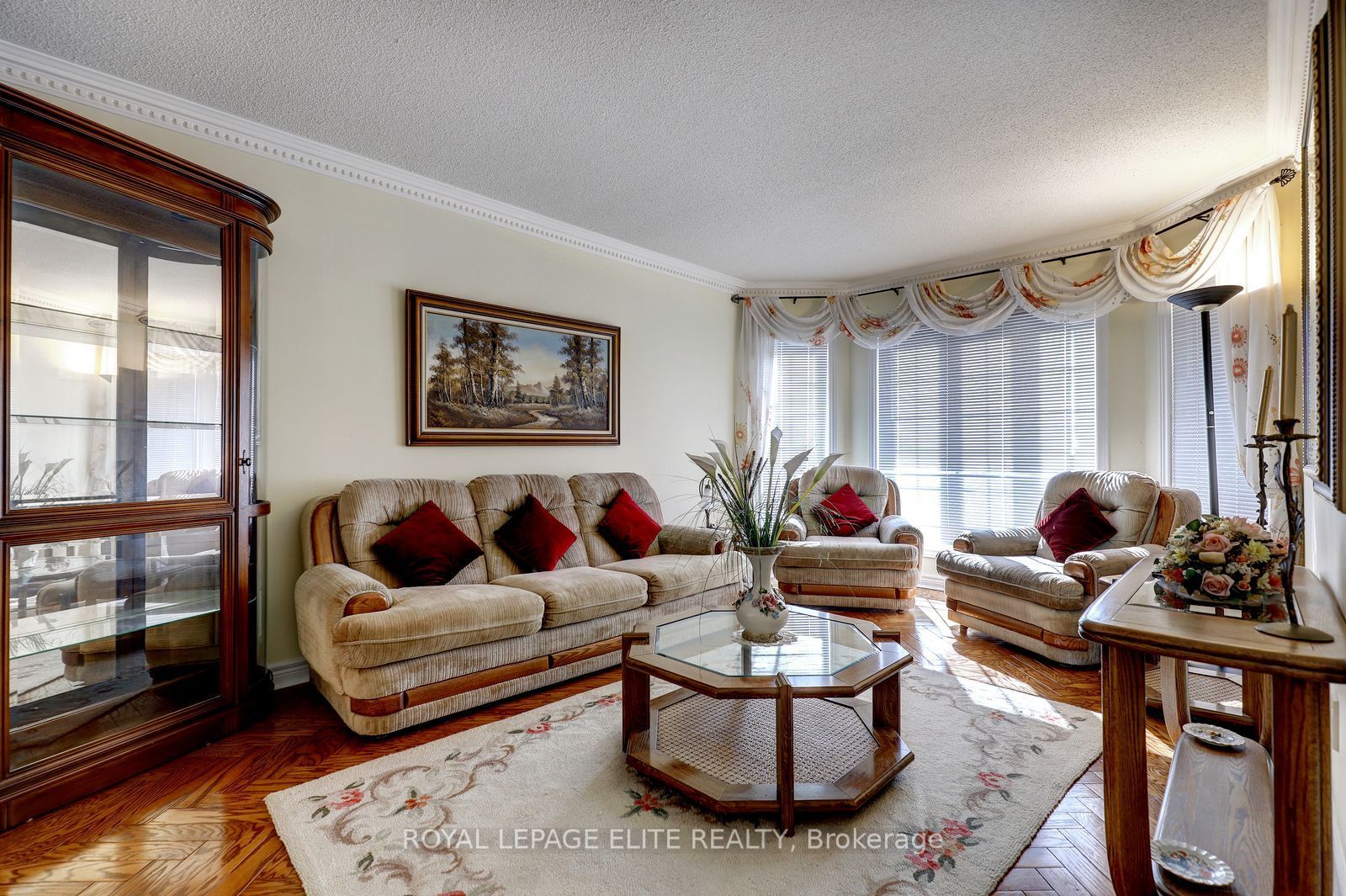 5 Pinecone Way E Property Photo 8