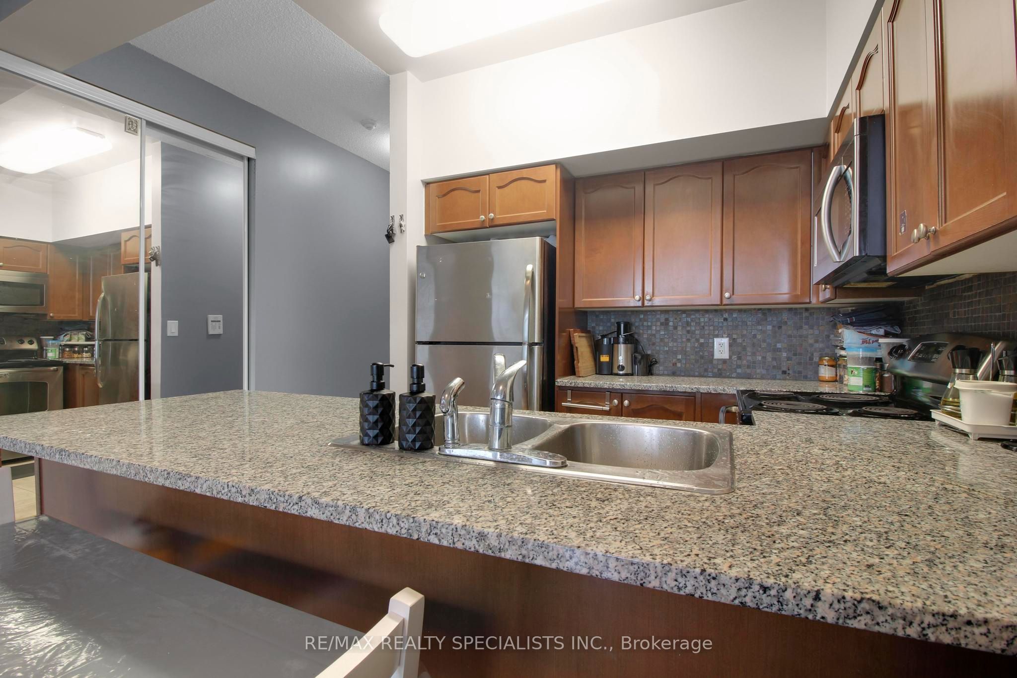 335 Rathburn Road W 2303 Property Photo 8