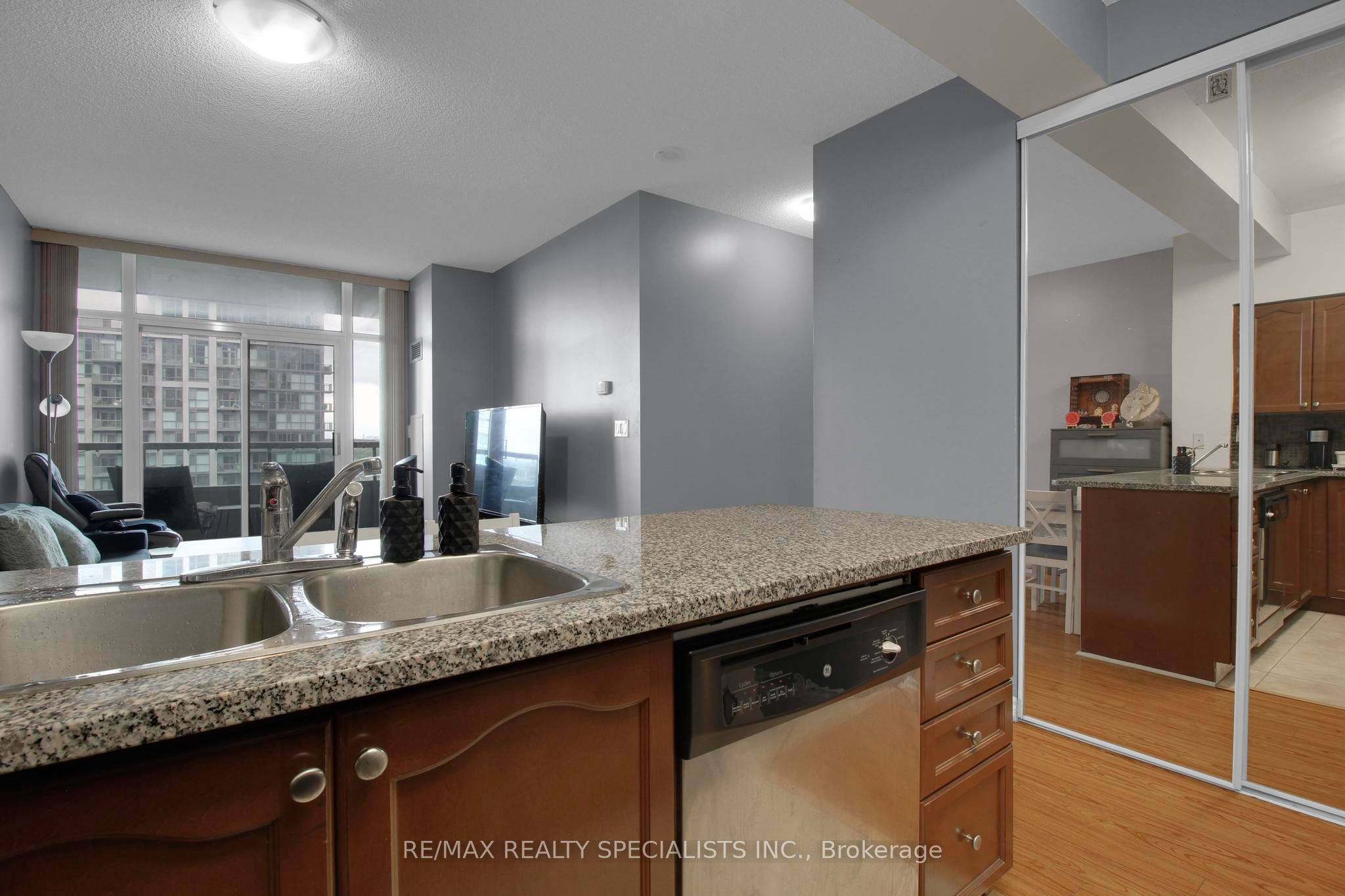 335 Rathburn Road W 2303 Property Photo 11