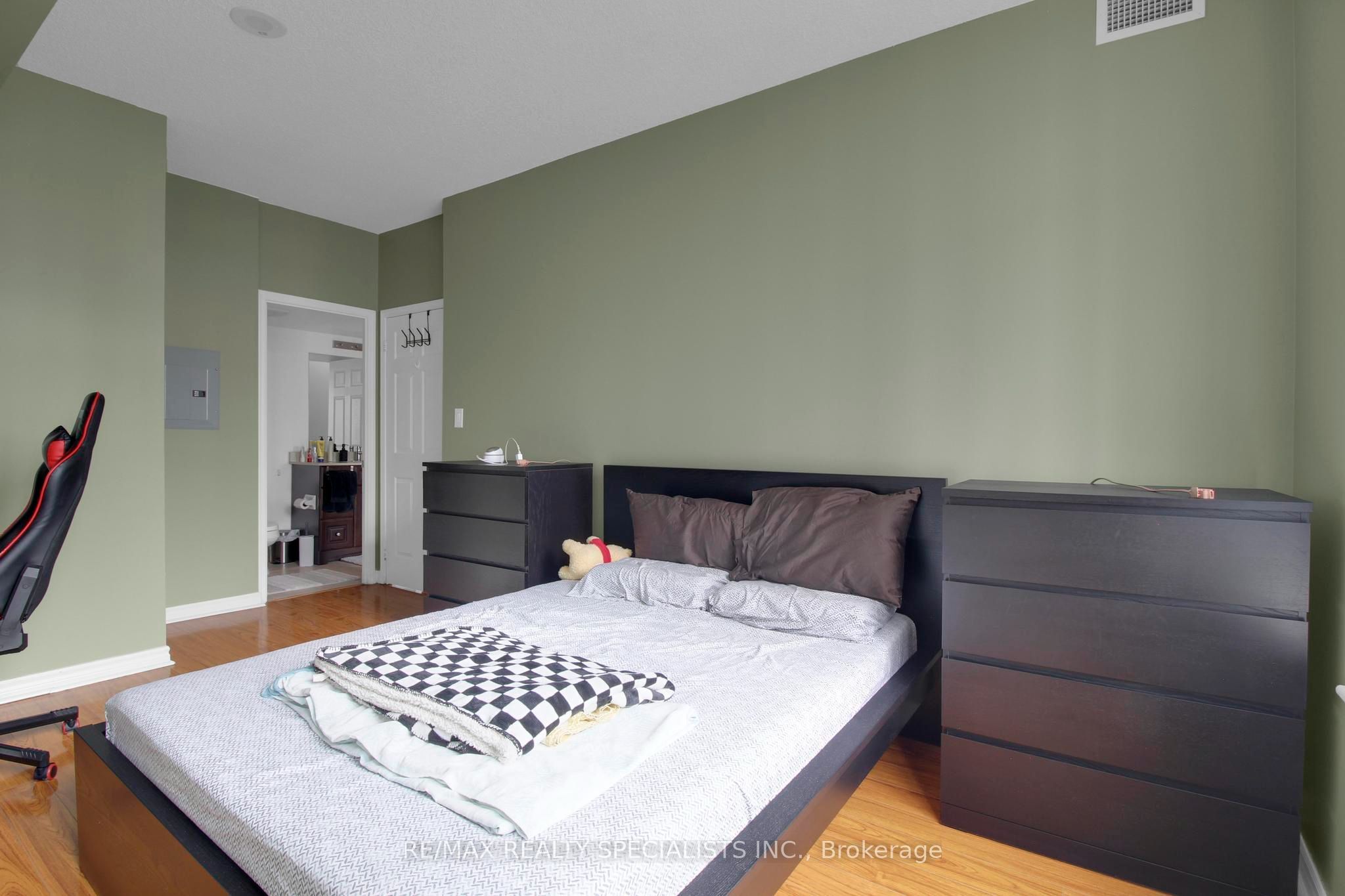 335 Rathburn Road W 2303 Property Photo 17
