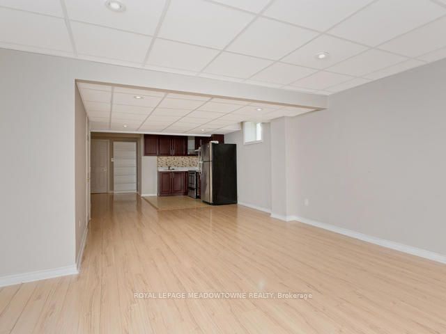 960 Philbrook Drive Lower Property Photo 2