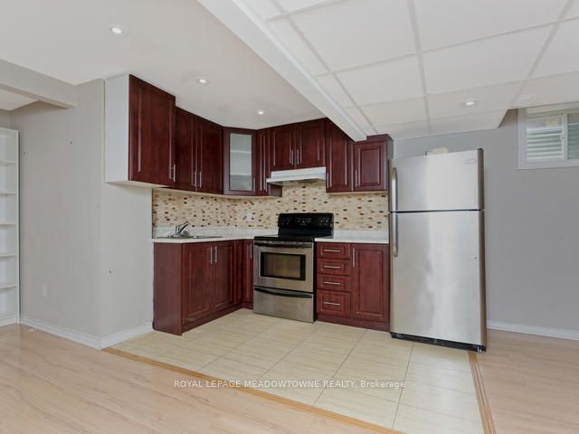 960 Philbrook Drive Lower Property Photo 3