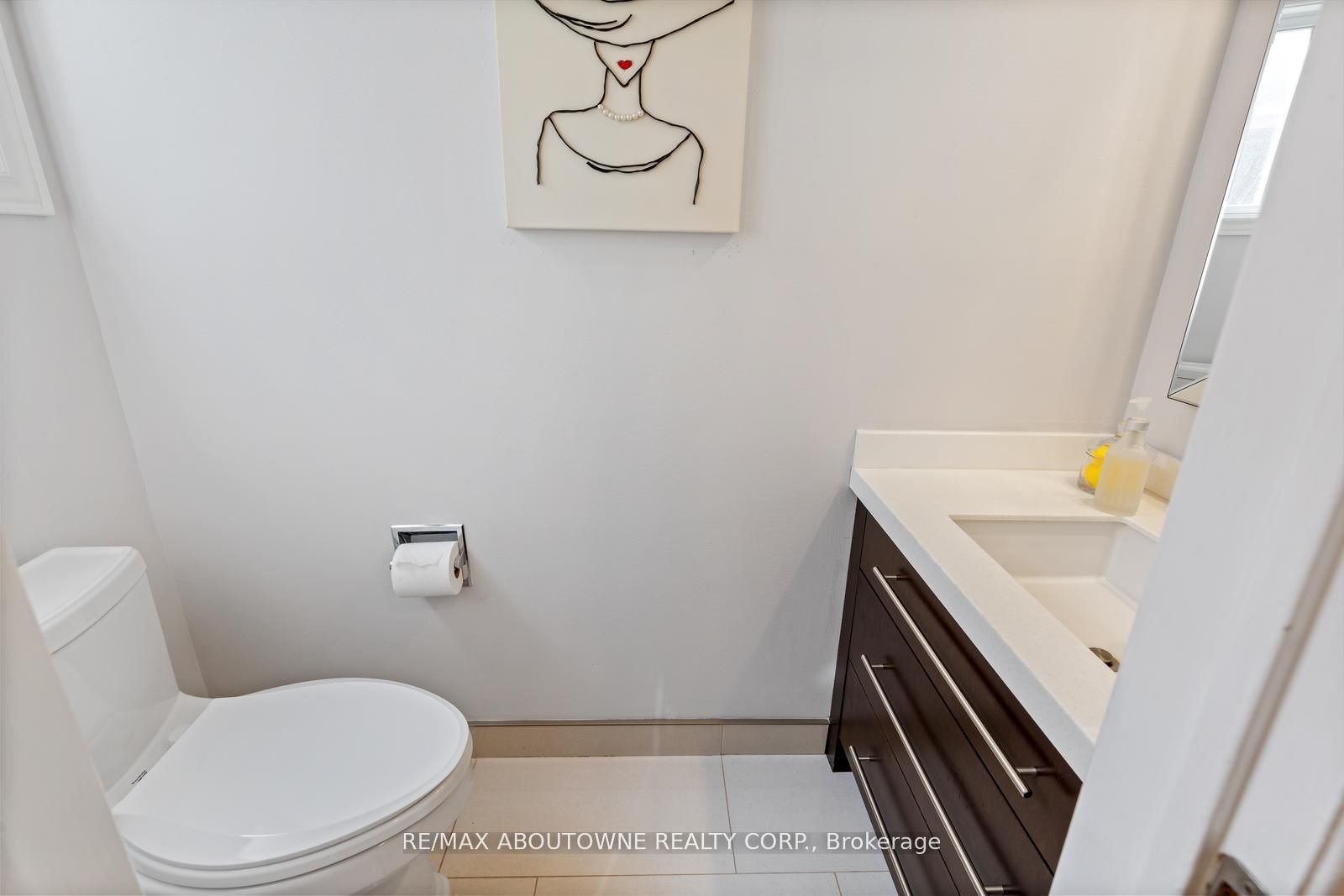 467 Hedgerow Lane Property Photo 15