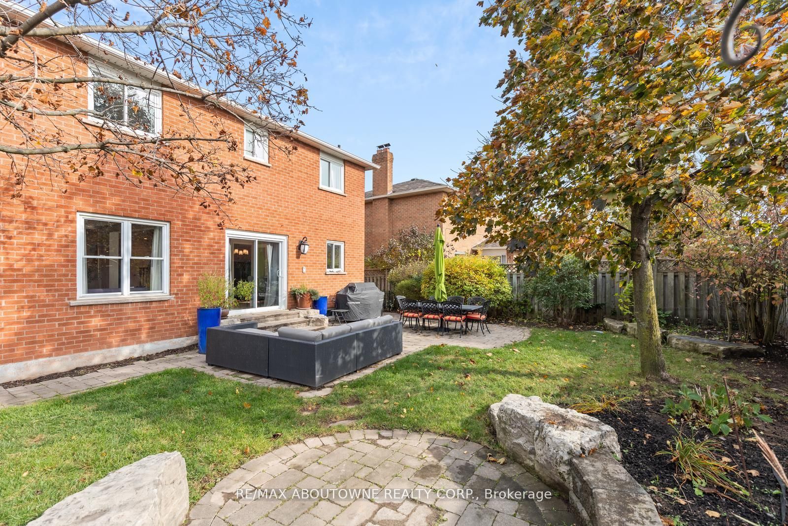 467 Hedgerow Lane Property Photo 34
