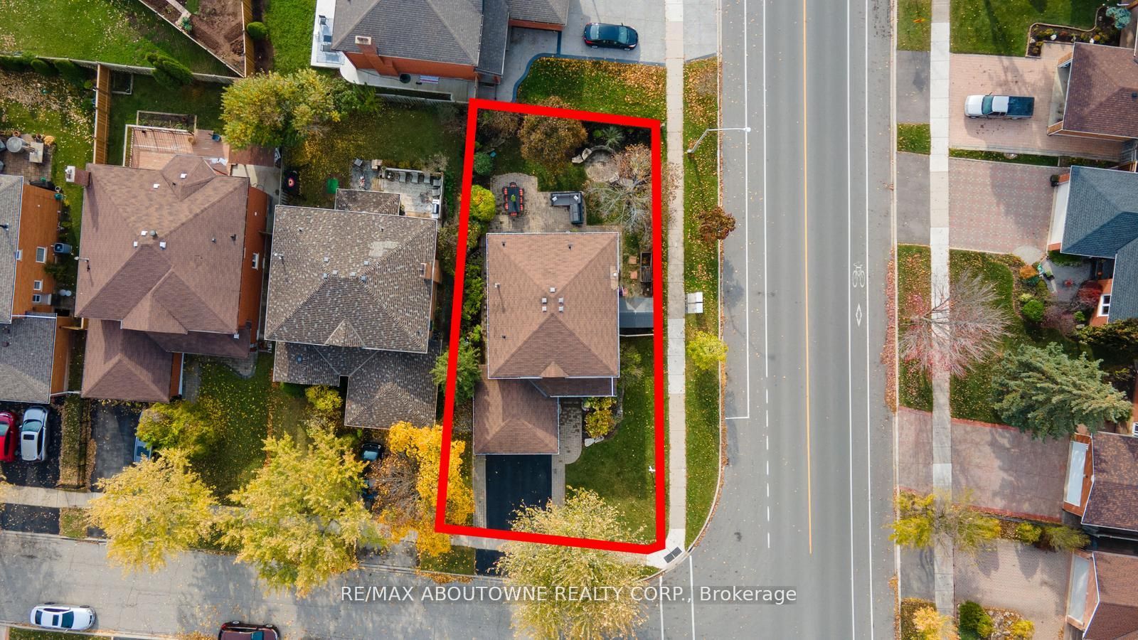 467 Hedgerow Lane Property Photo 36