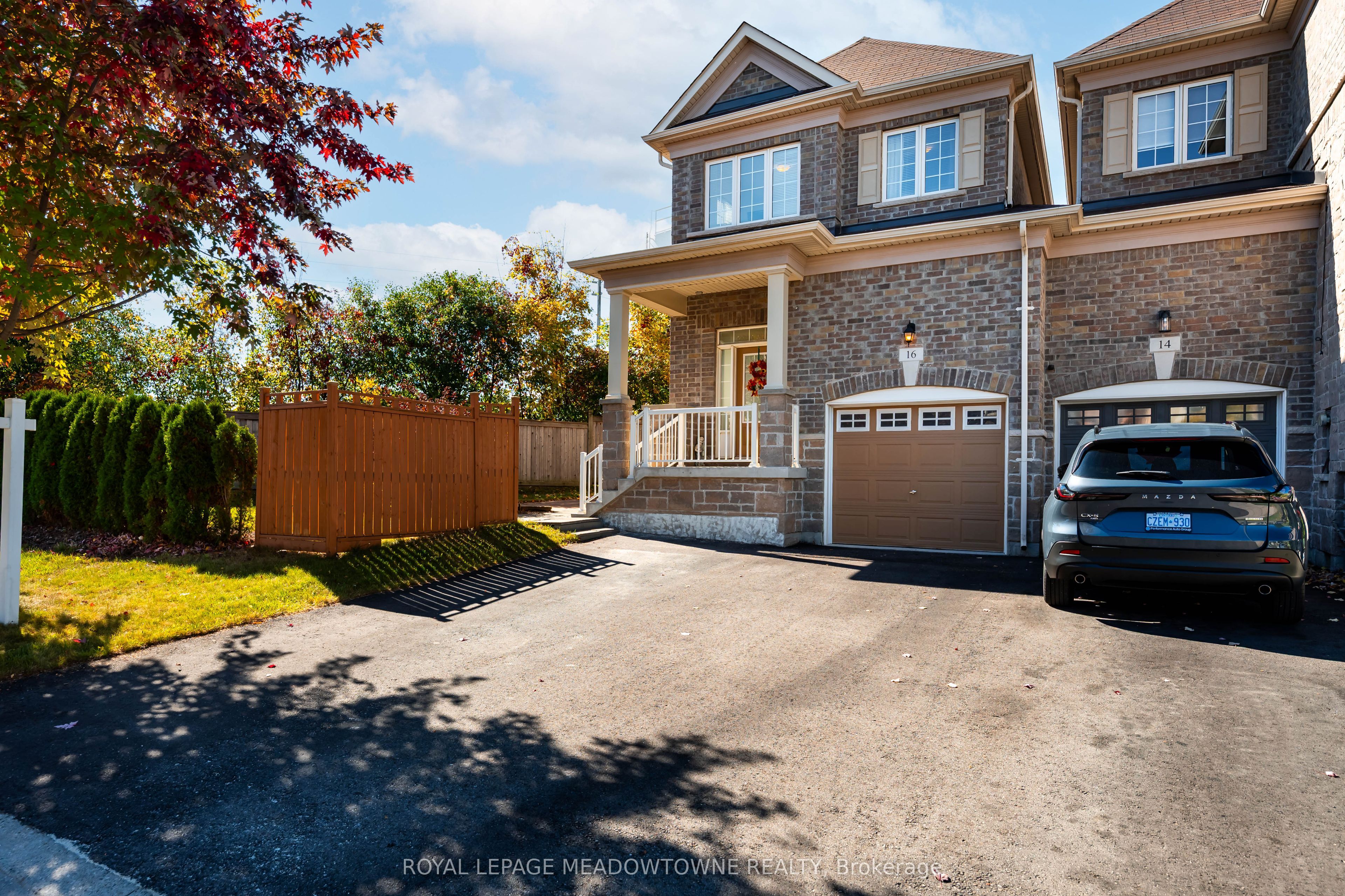 16 Ridgegate Crescent Property Photo 1