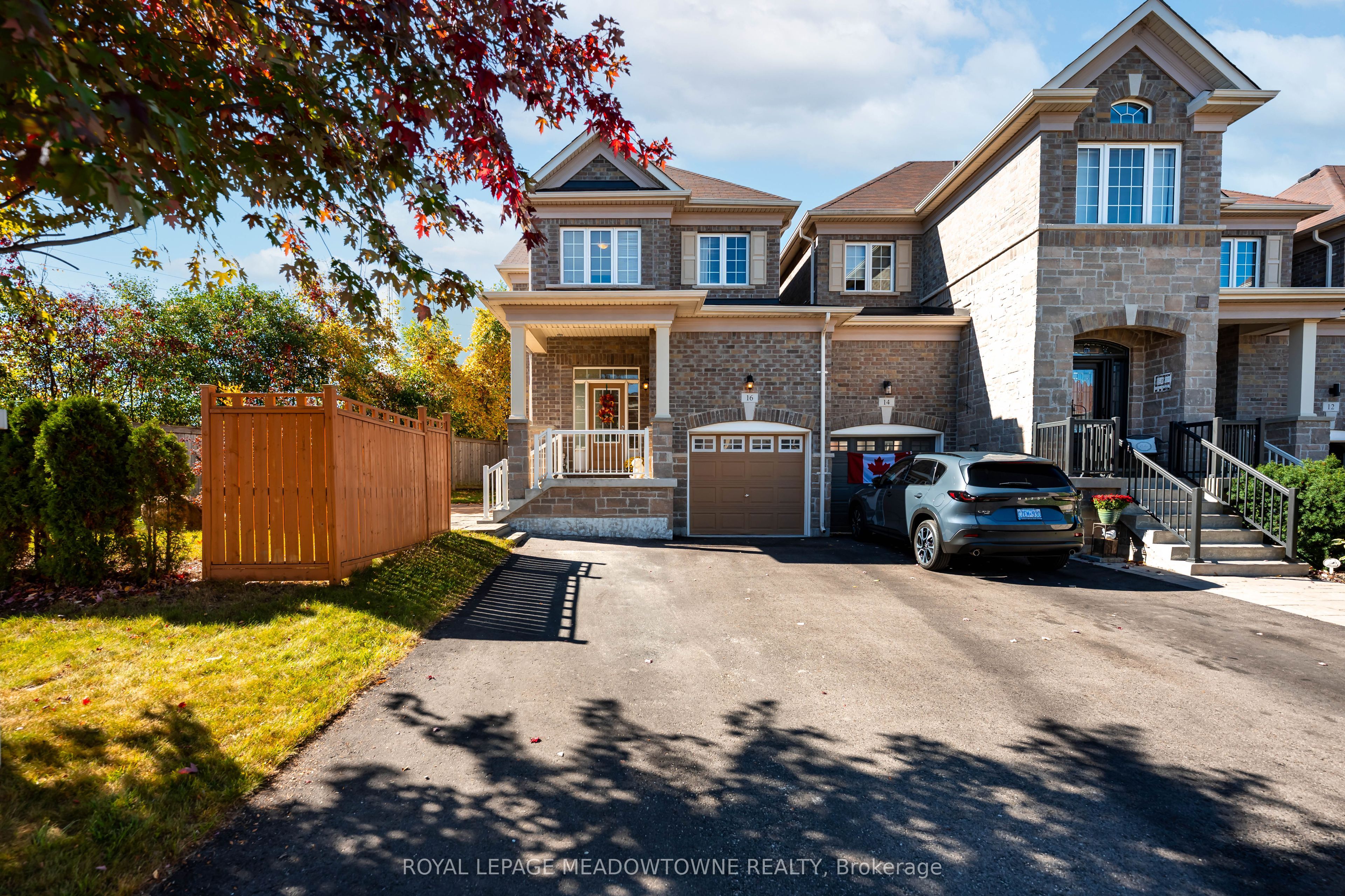 16 Ridgegate Crescent Property Photo 2