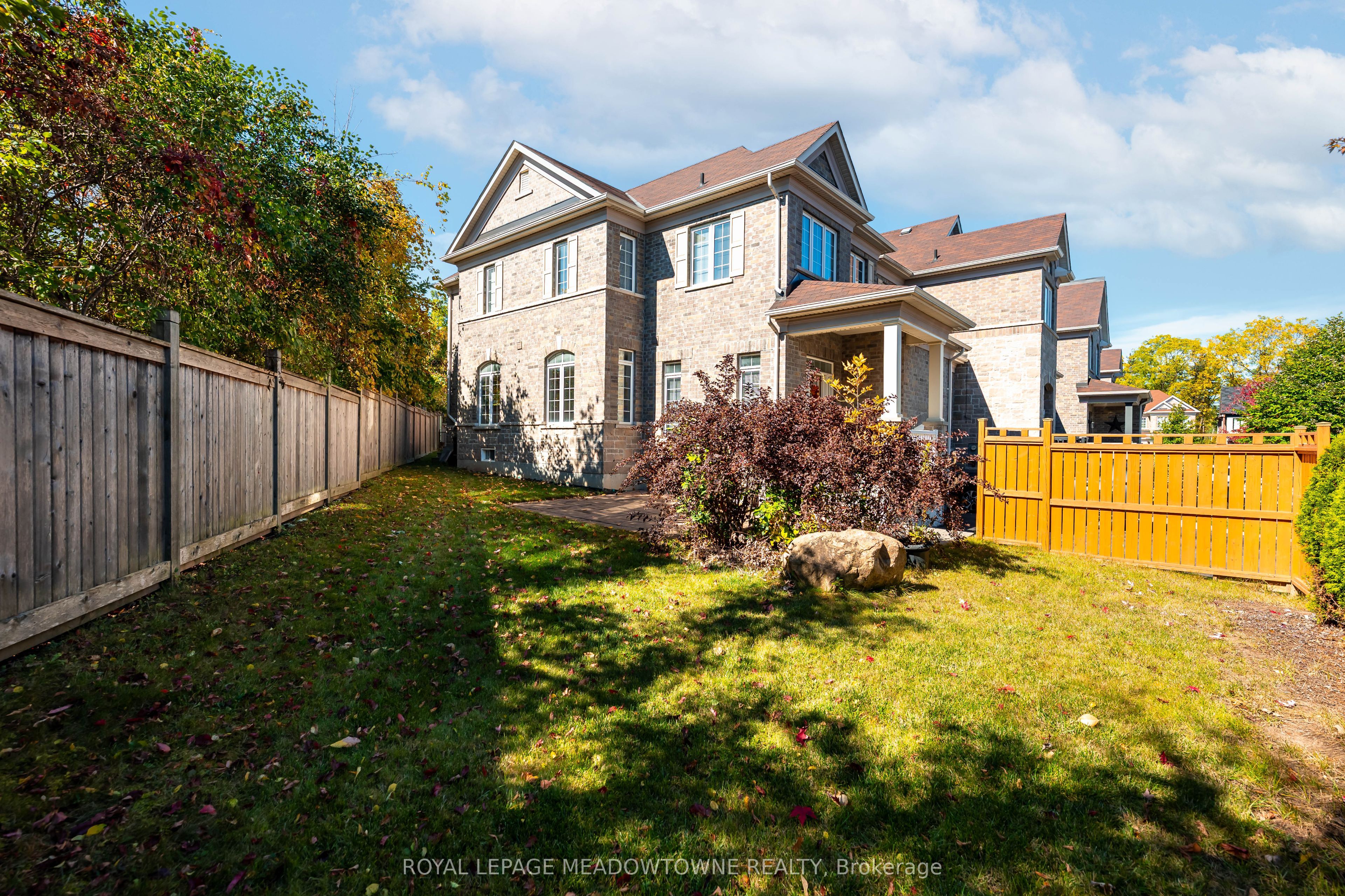 16 Ridgegate Crescent Property Photo 9
